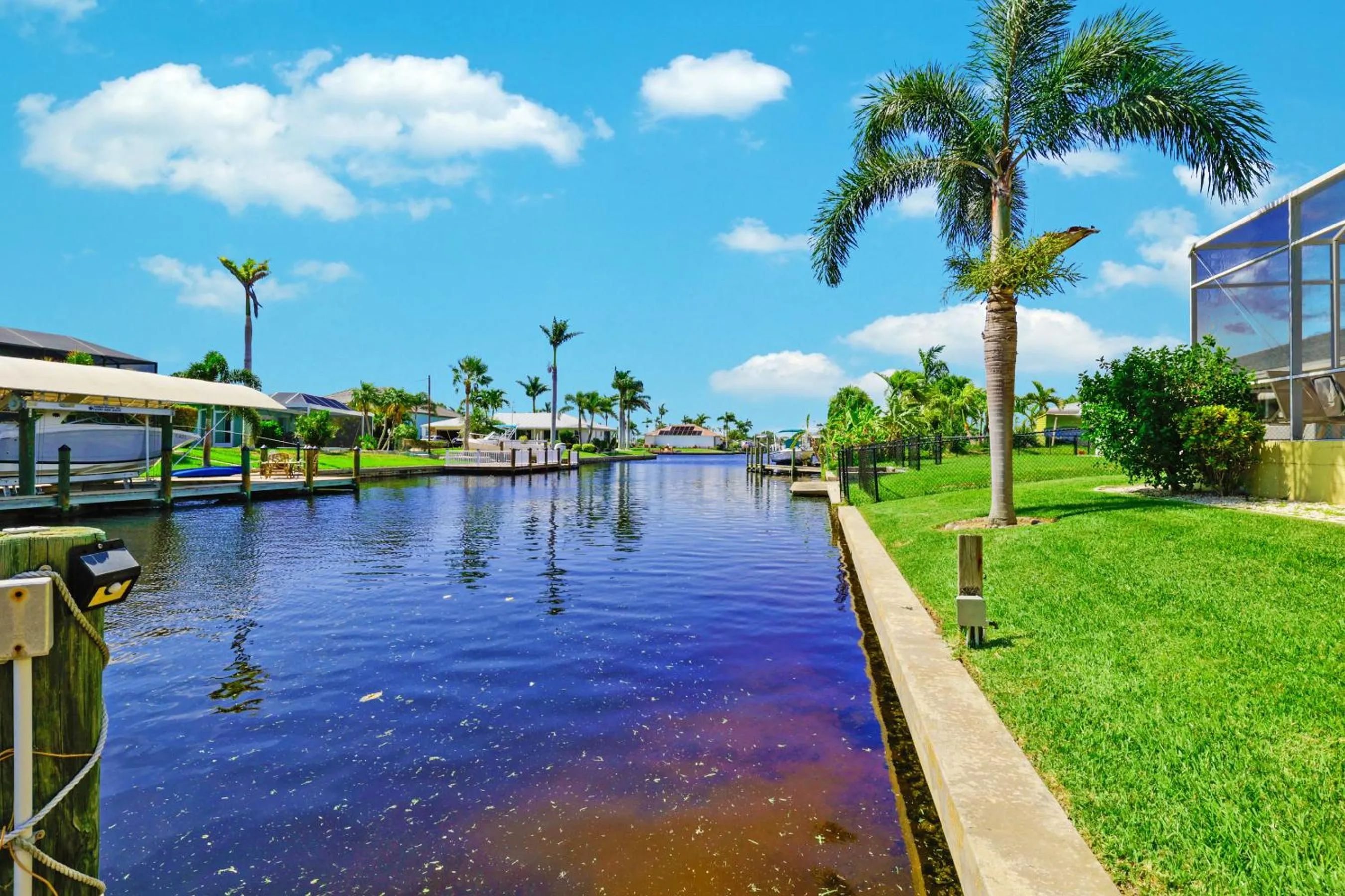 River view in Quiet and relaxing waterfront paradise with direct access to the Gulf of Mexico, Villa Just for Sun