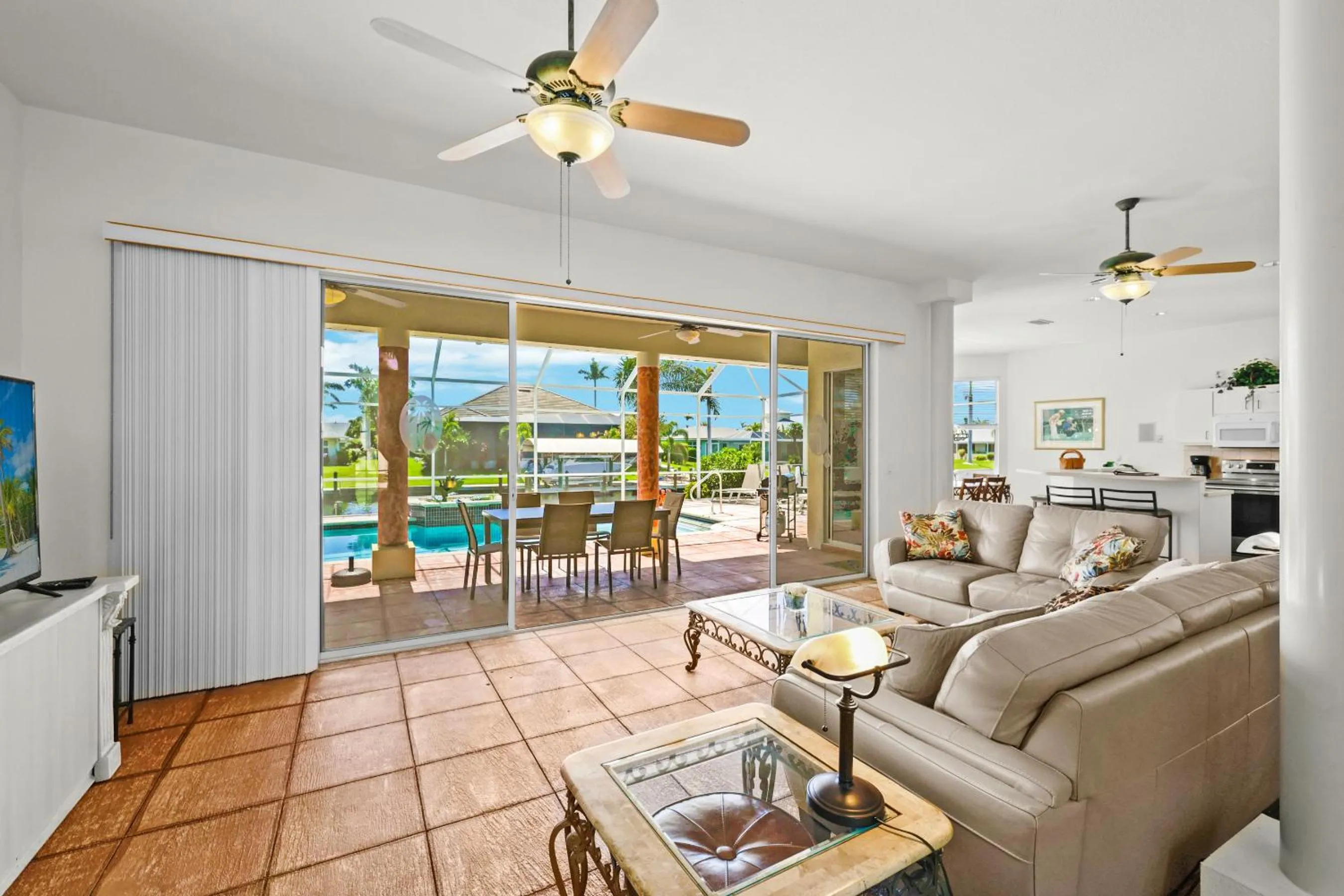 Patio in Quiet and relaxing waterfront paradise with direct access to the Gulf of Mexico, Villa Just for Sun