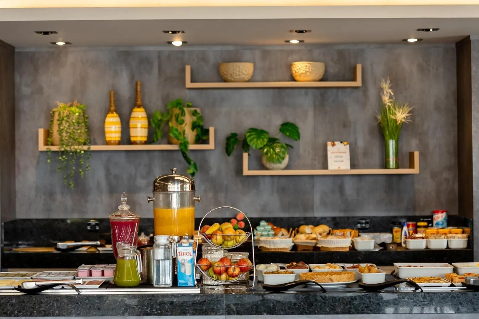 Buffet breakfast in Hotel 10 Ponta Grossa