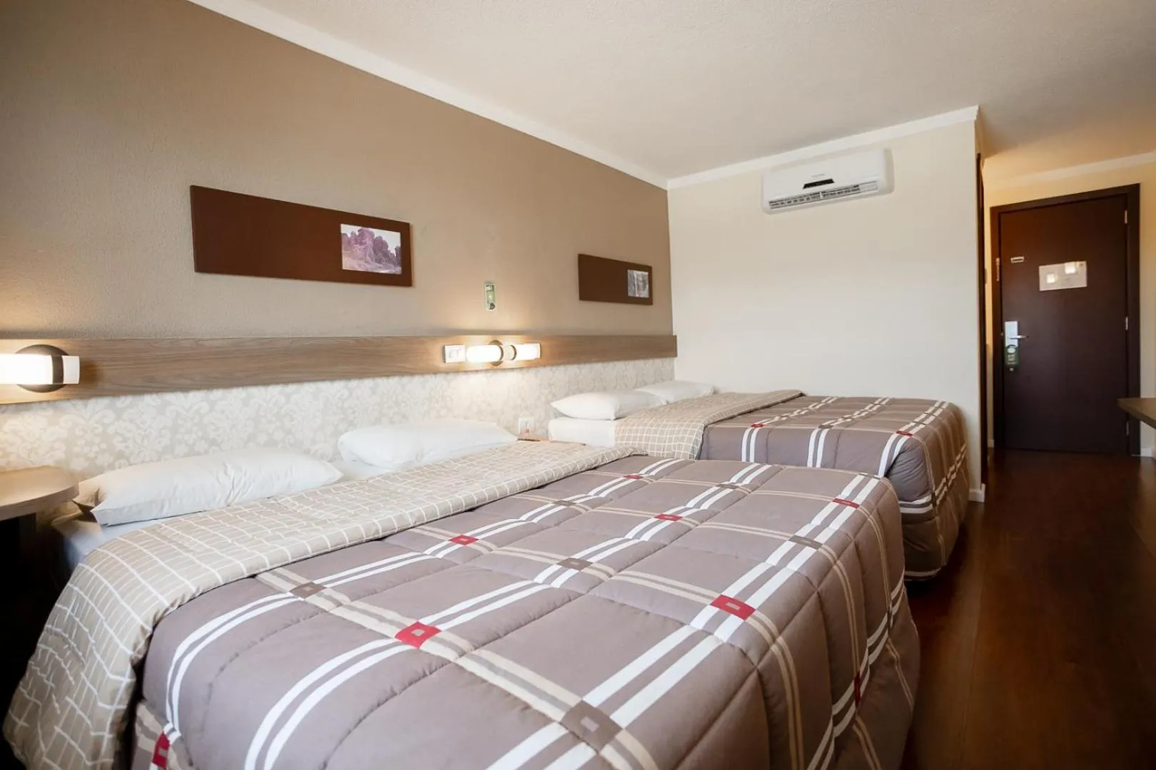 Photo of the whole room, Bed in Hotel 10 Ponta Grossa