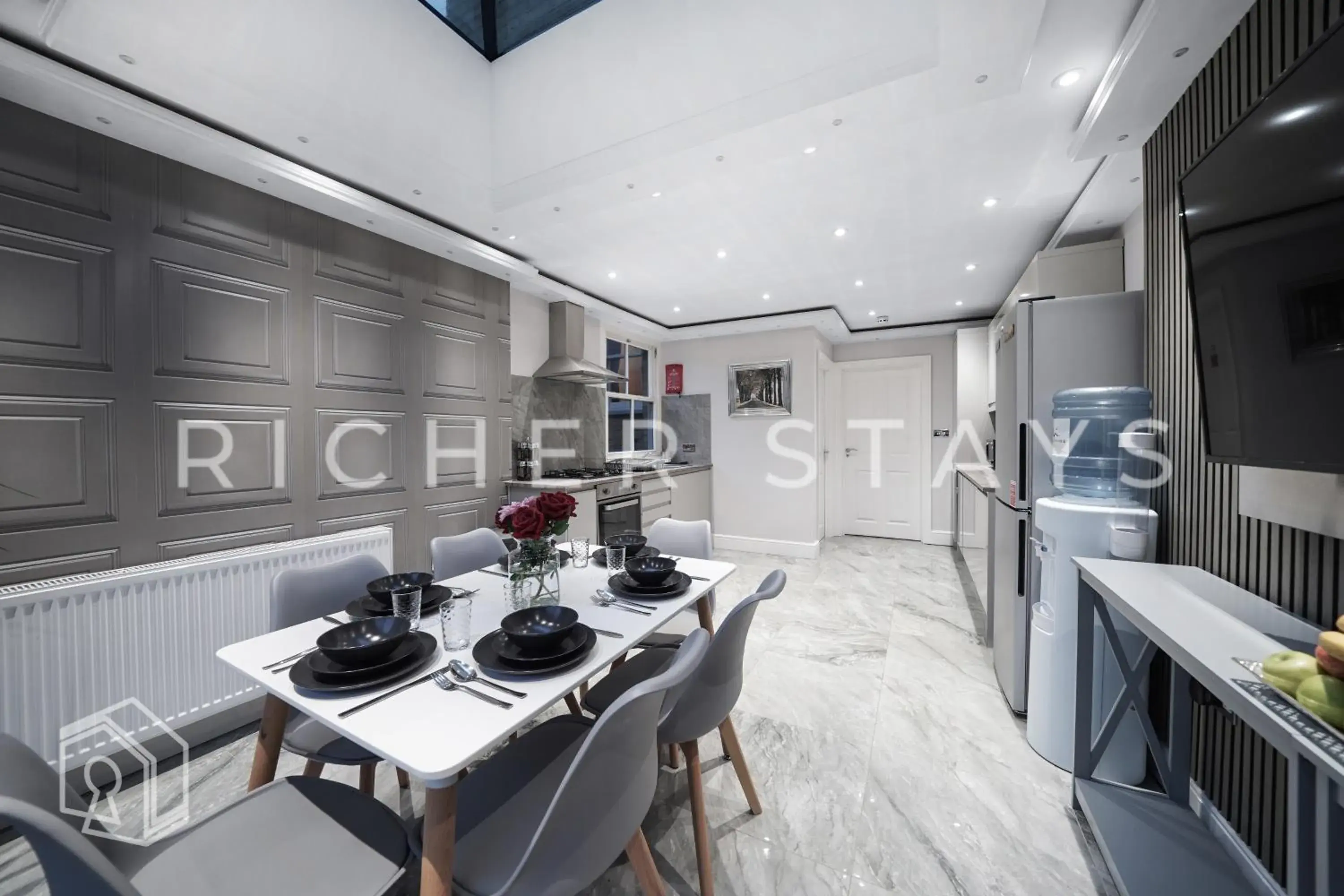 Deluxe Double Room in Hackney Suites - En-suite rooms & amenities Deluxe Double Room in Hackney Suites - En-suite rooms & amenities