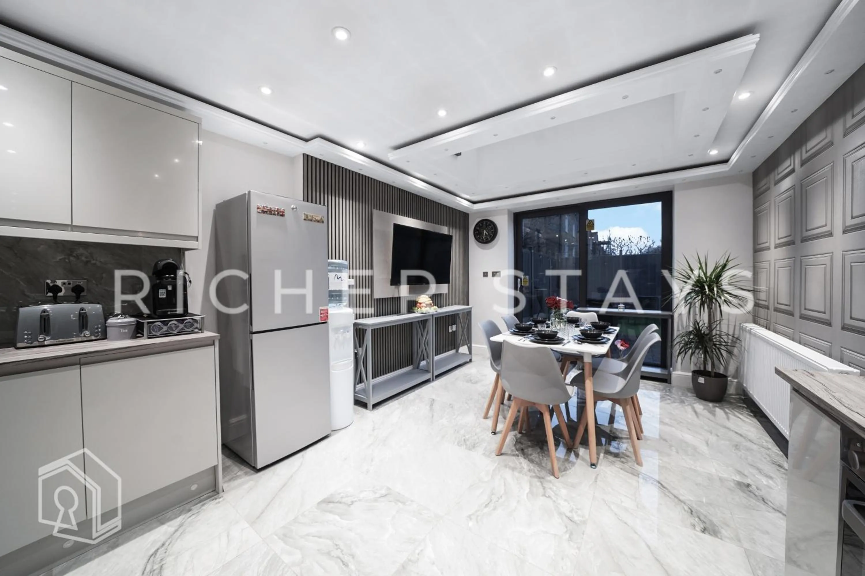 Kitchen or kitchenette in Hackney Suites - En-suite rooms & amenities