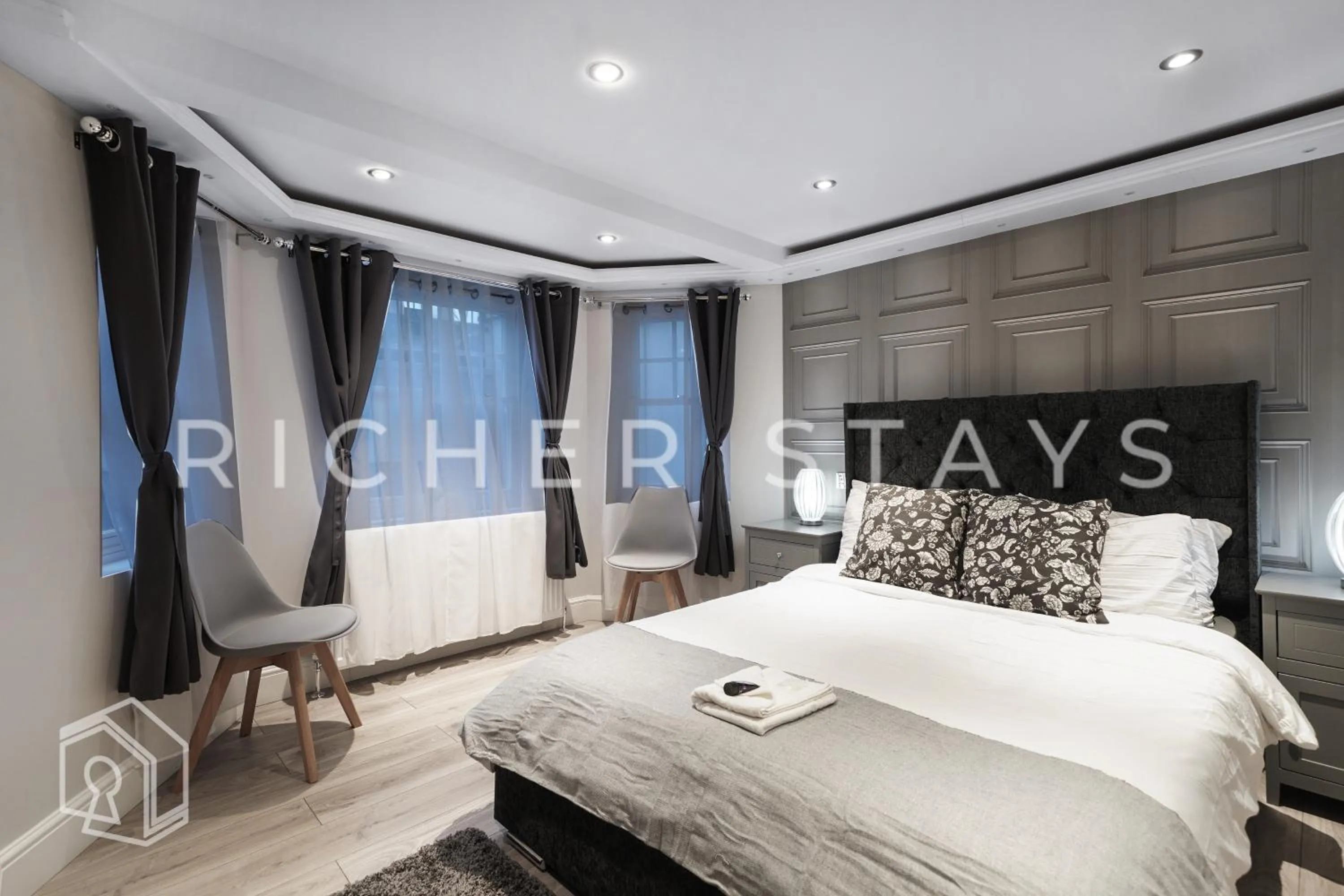 Bed in Hackney Suites - En-suite rooms & amenities