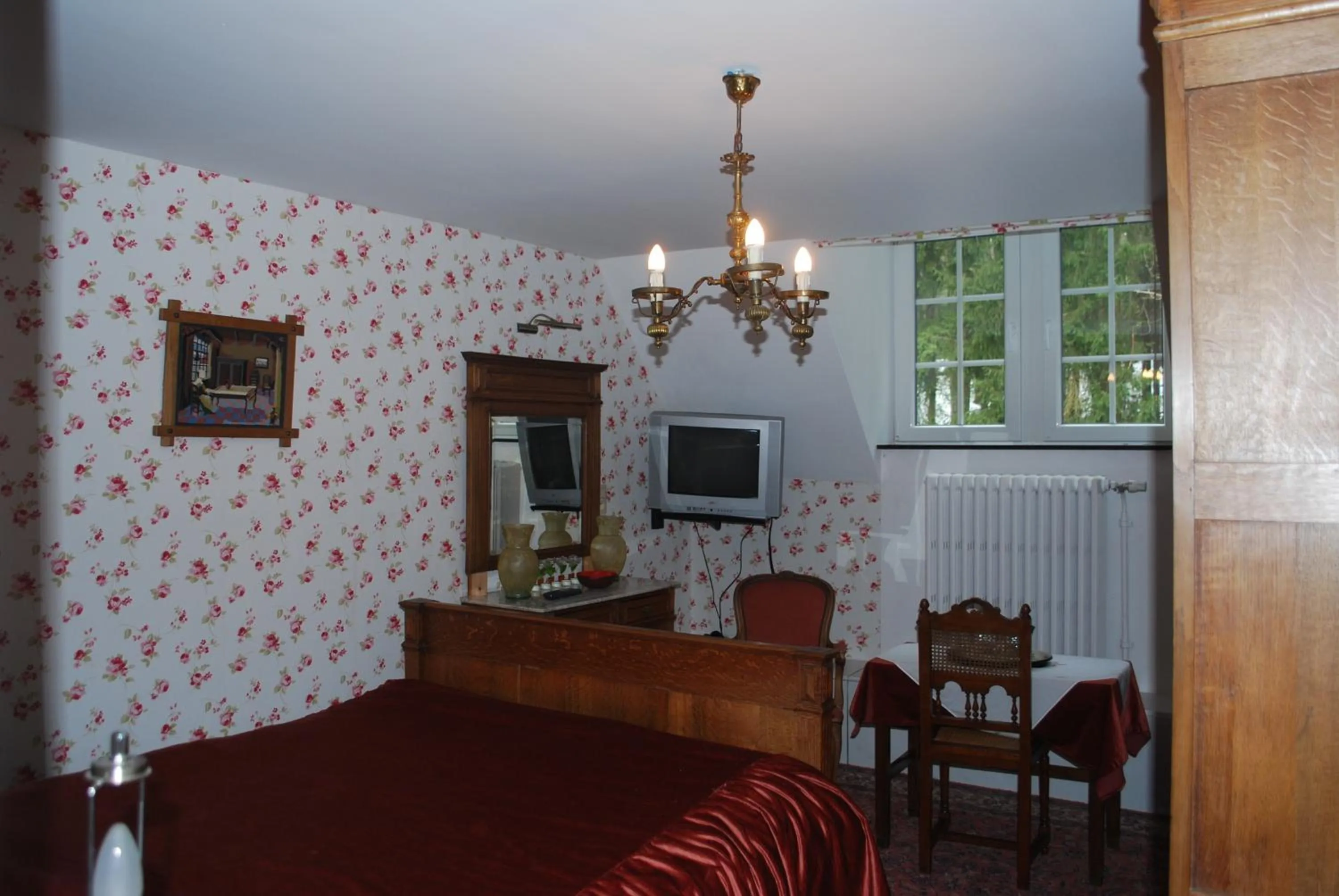 Photo of the whole room in B&B Les Genêts