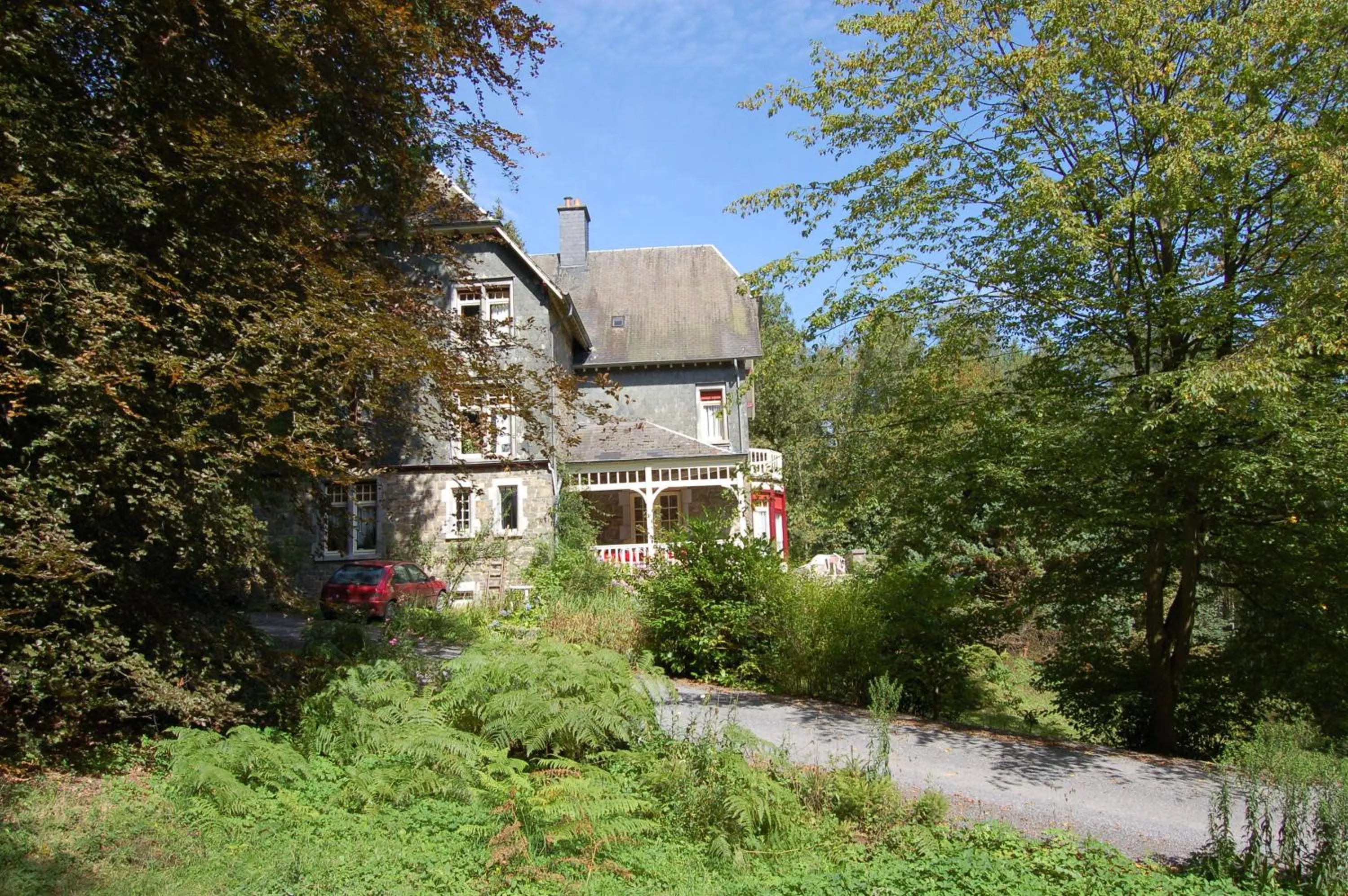 Facade/entrance in B&B Les Genêts