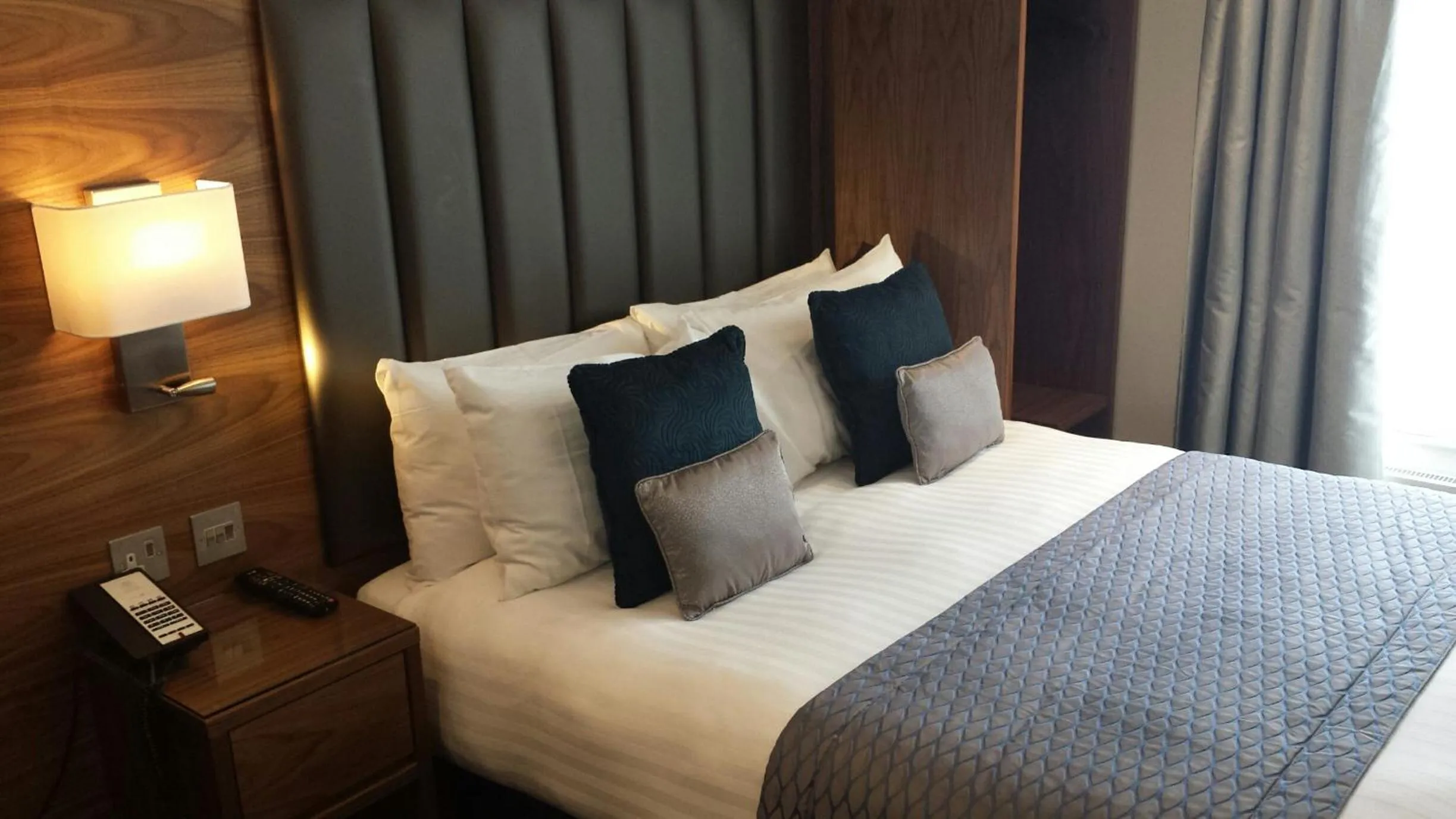 Bedroom, Bed in Norfolk Towers Paddington