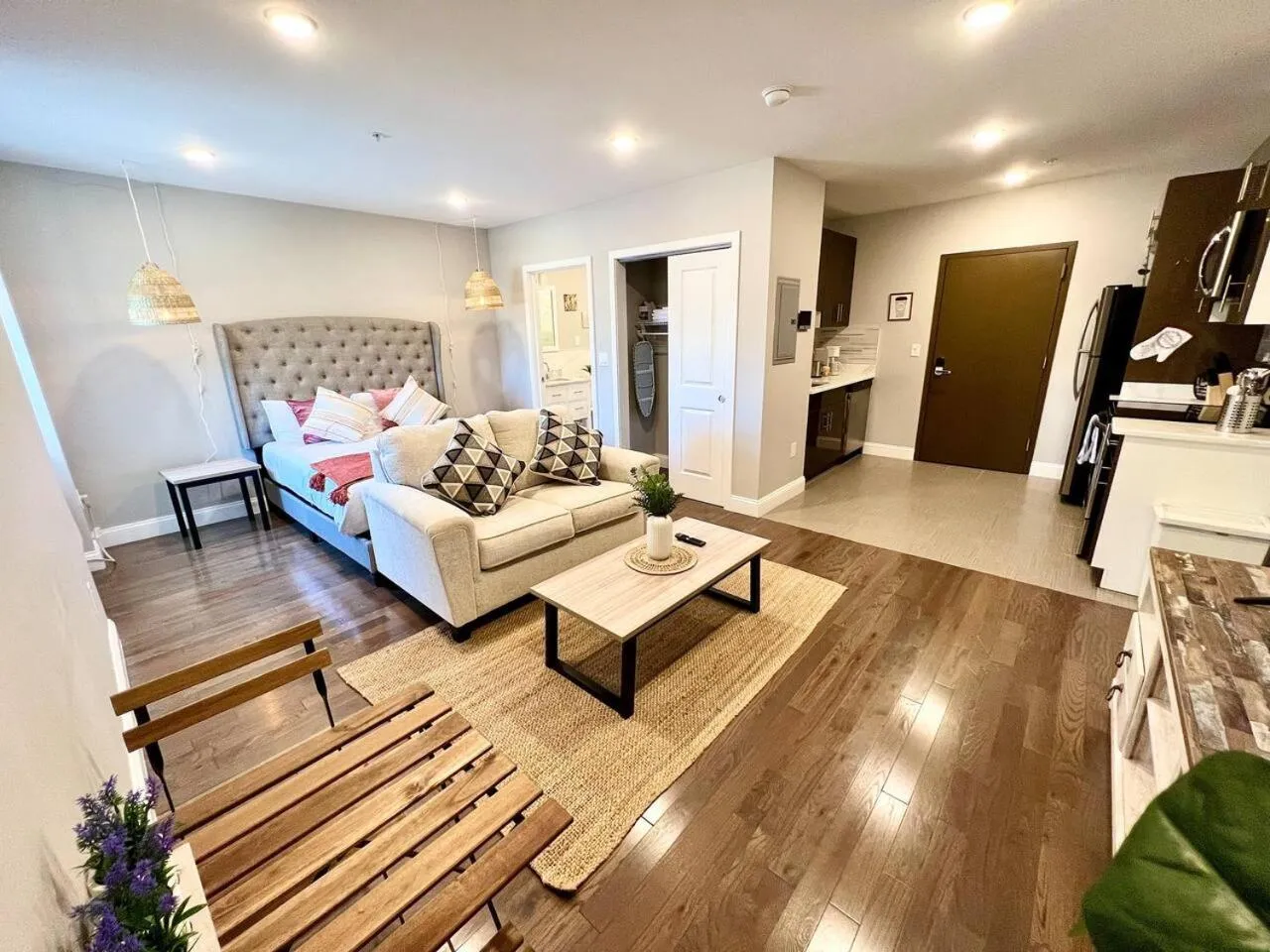 302 Comfy Cabin 1BD with city view in Center city