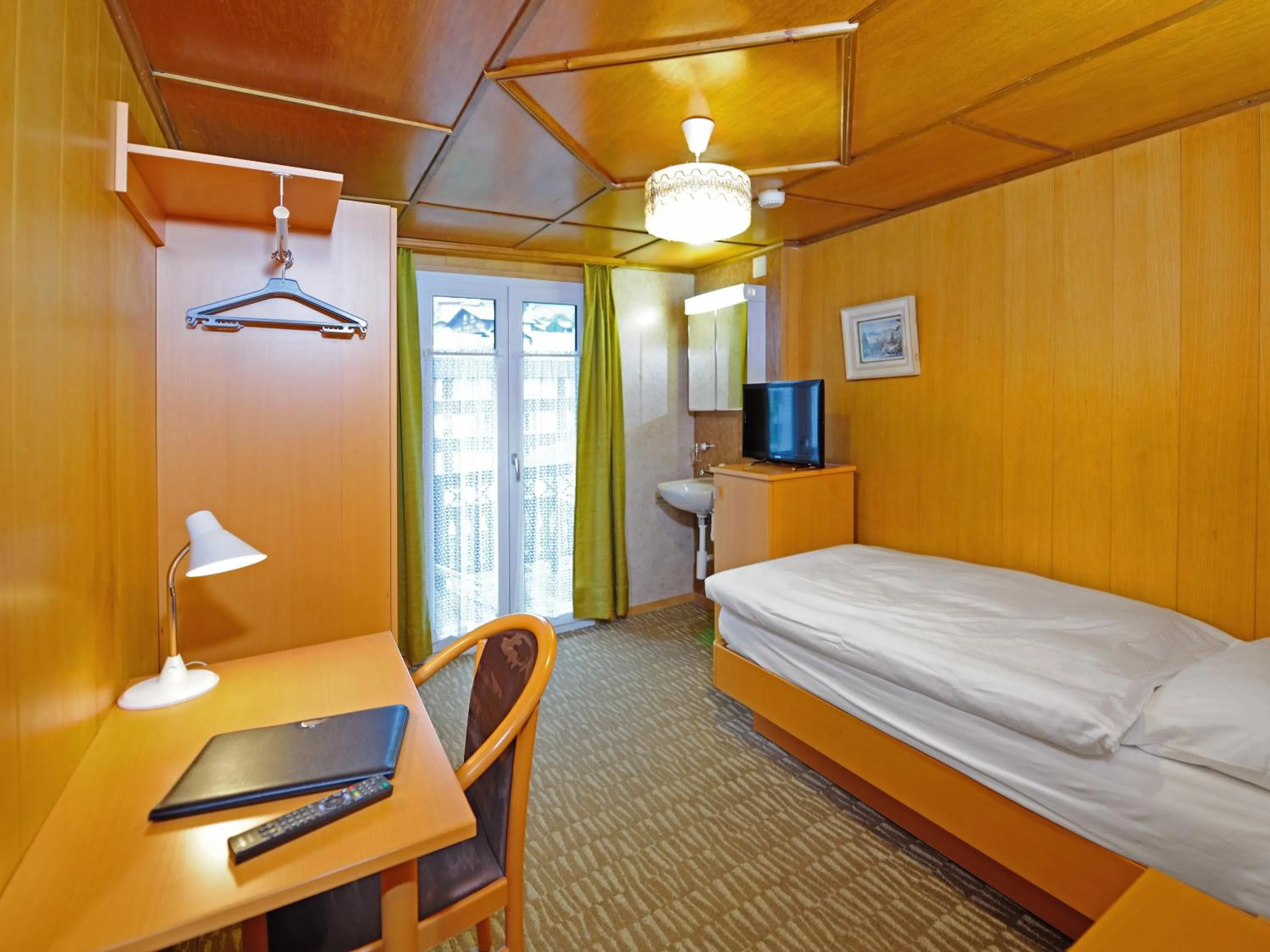 Photo of the whole room, Bed in Hotel Alphubel