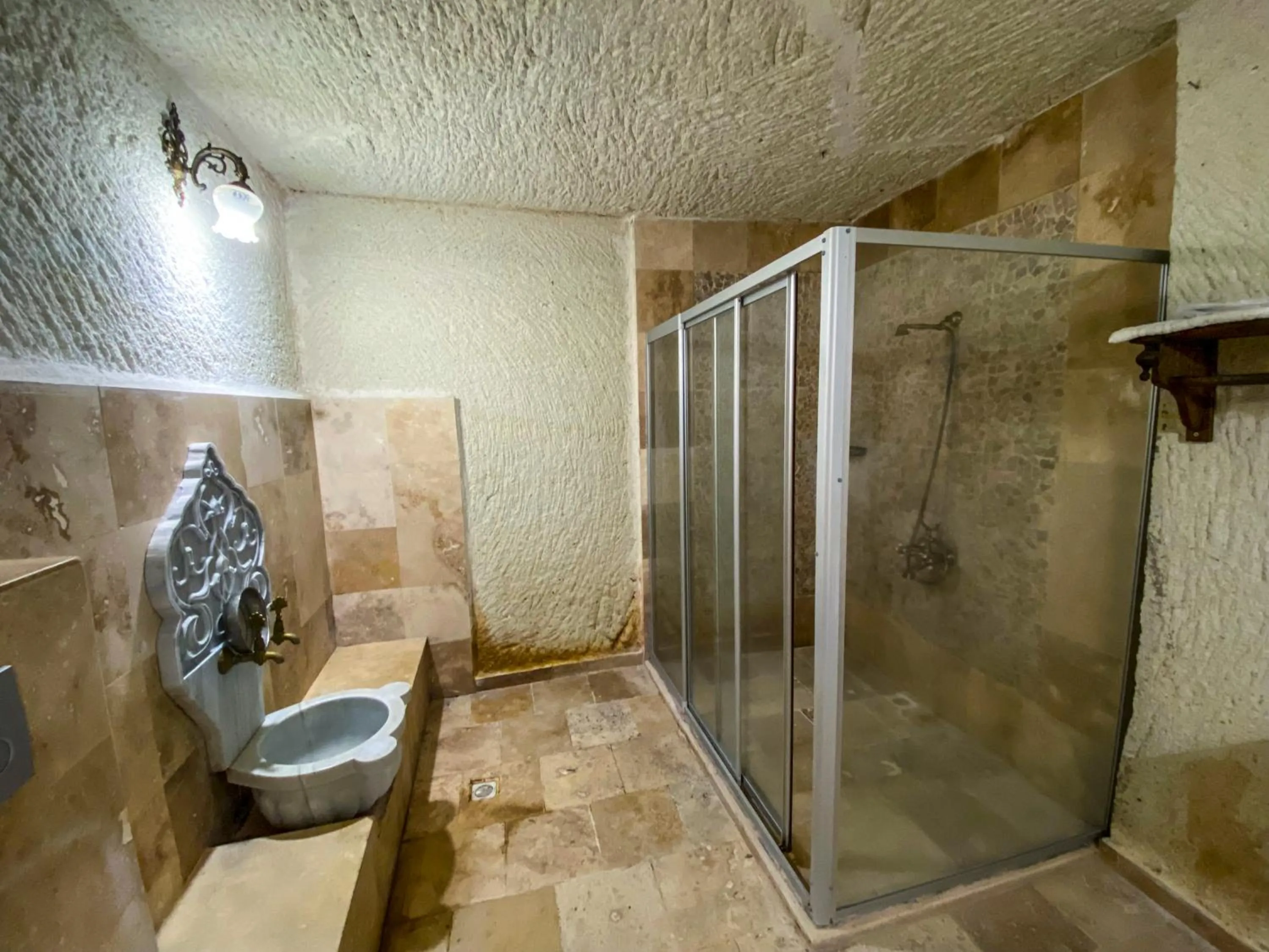 Shower, Bathroom in Milagre Cave Hotel