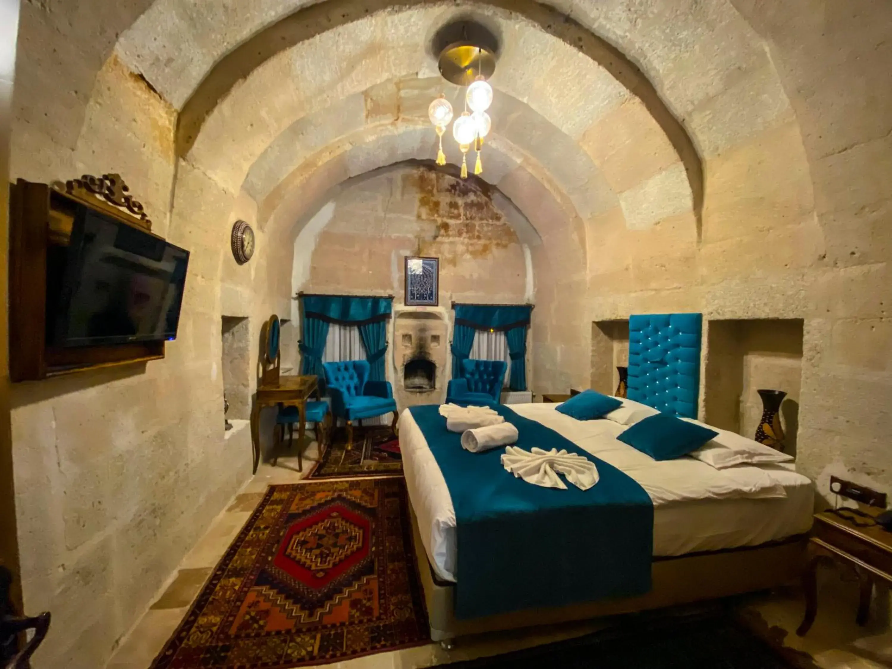 Deluxe Cave Room with Fireplace in Milagre Cave Hotel Deluxe Cave Room with Fireplace in Milagre Cave Hotel