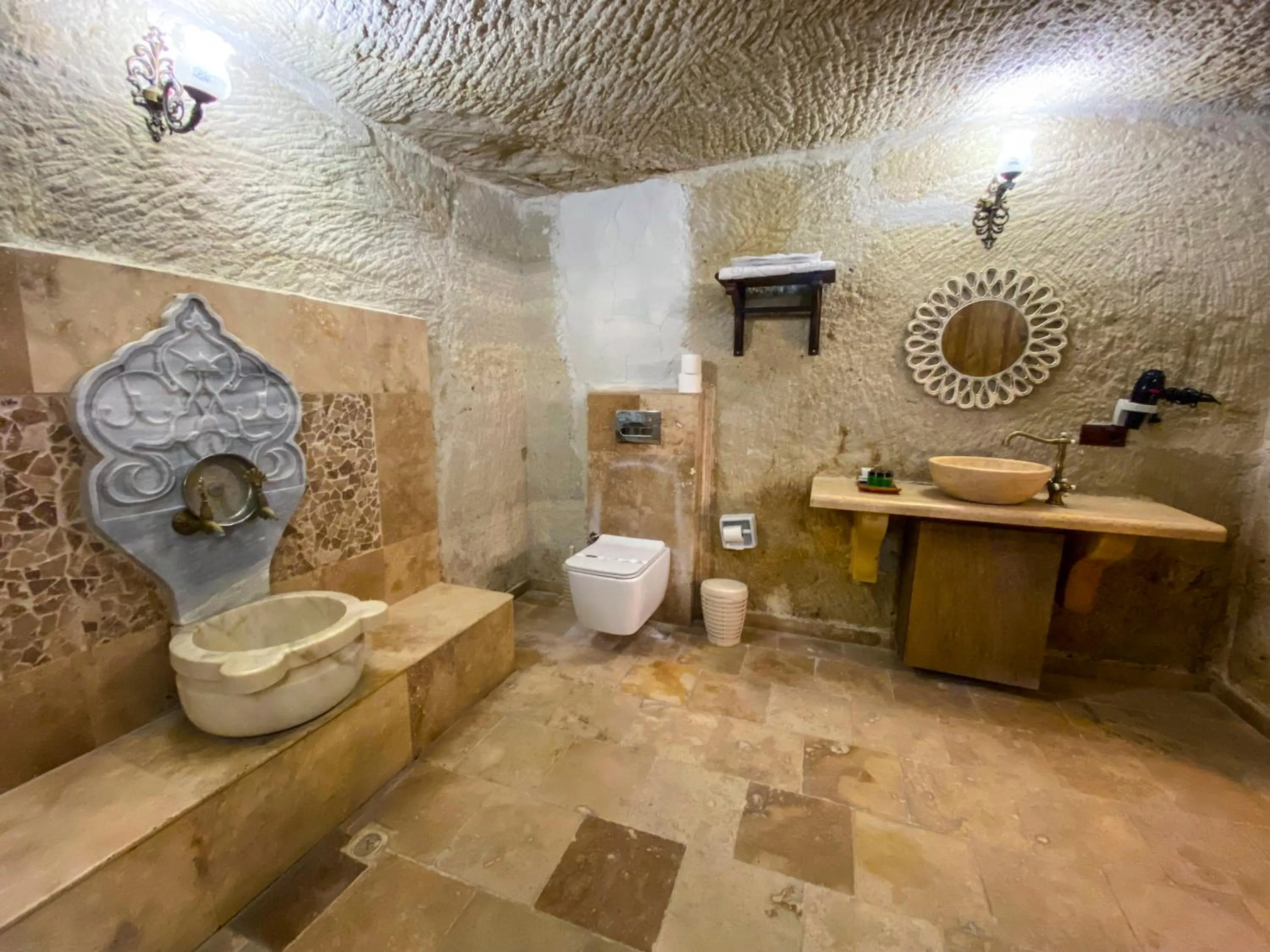 Shower, Bathroom in Milagre Cave Hotel
