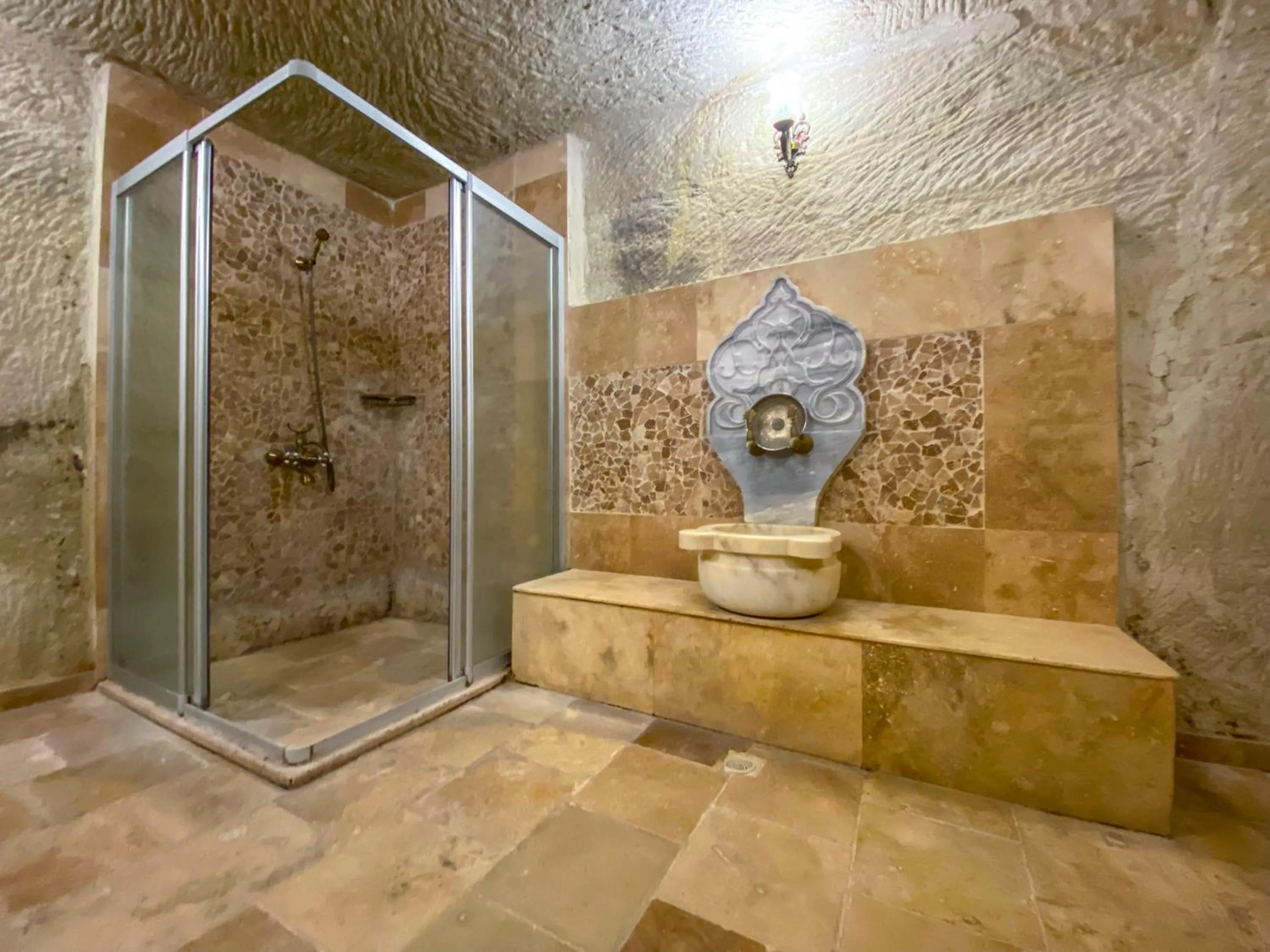 Shower, Bathroom in Milagre Cave Hotel