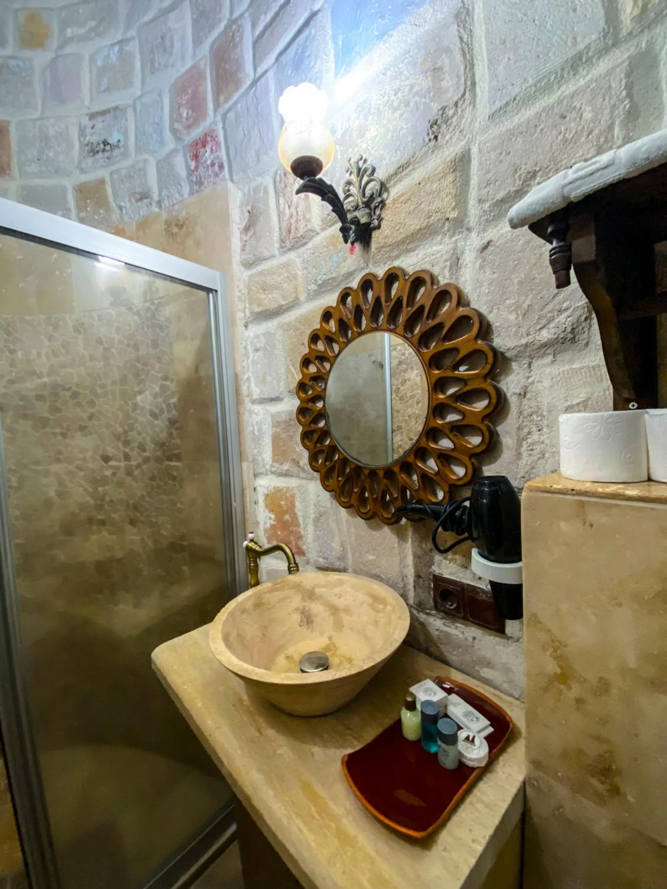 Bathroom in Milagre Cave Hotel