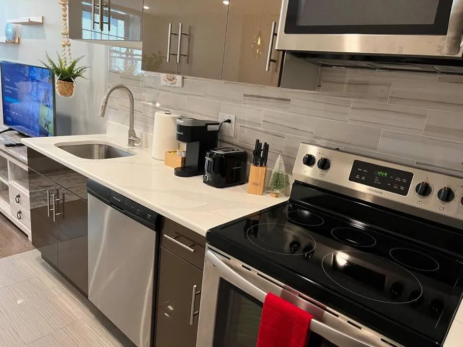 308 Cozy and warm King Bed APT in center city