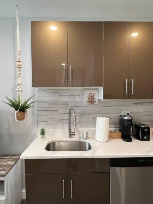 308 Cozy and warm King Bed APT in center city