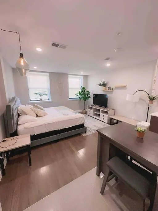 Bed in 308 Cozy and warm King Bed APT in center city