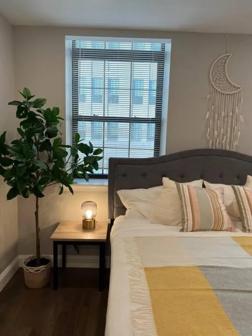 Bed in 308 Cozy and warm King Bed APT in center city