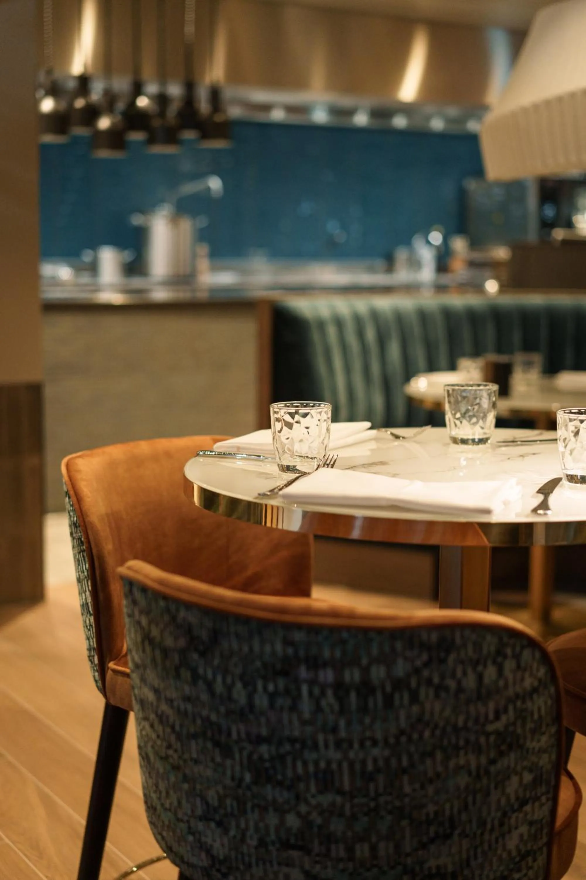 Restaurant/places to eat in Carlton Oasis Hotel