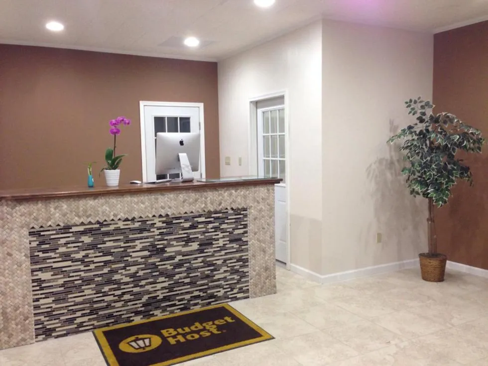 Lobby or reception in All Suites Inn Budget Host