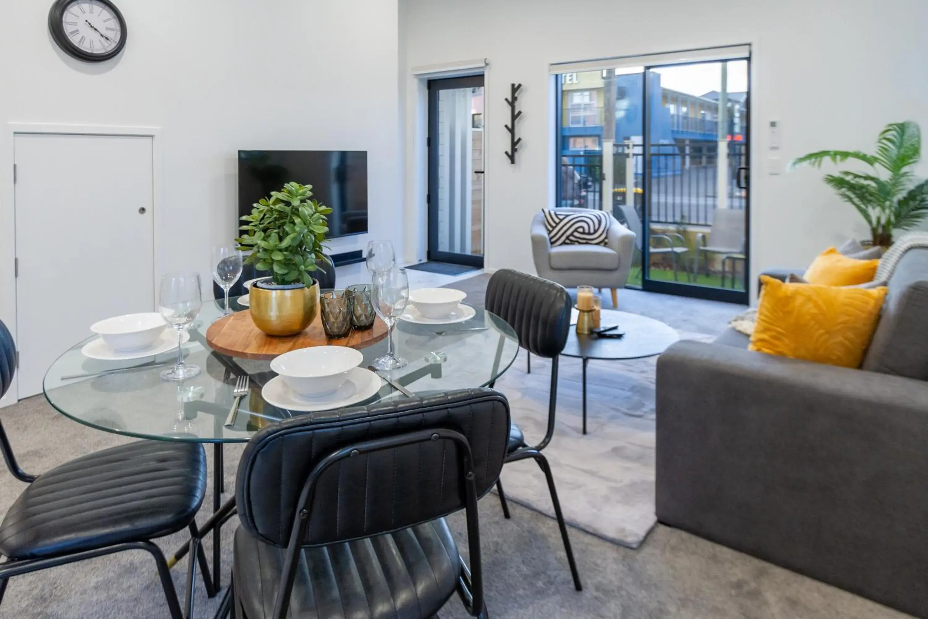 Three-Bedroom Apartment in 3 bedroom 2 bath Central City Three-Bedroom Apartment in 3 bedroom 2 bath Central City