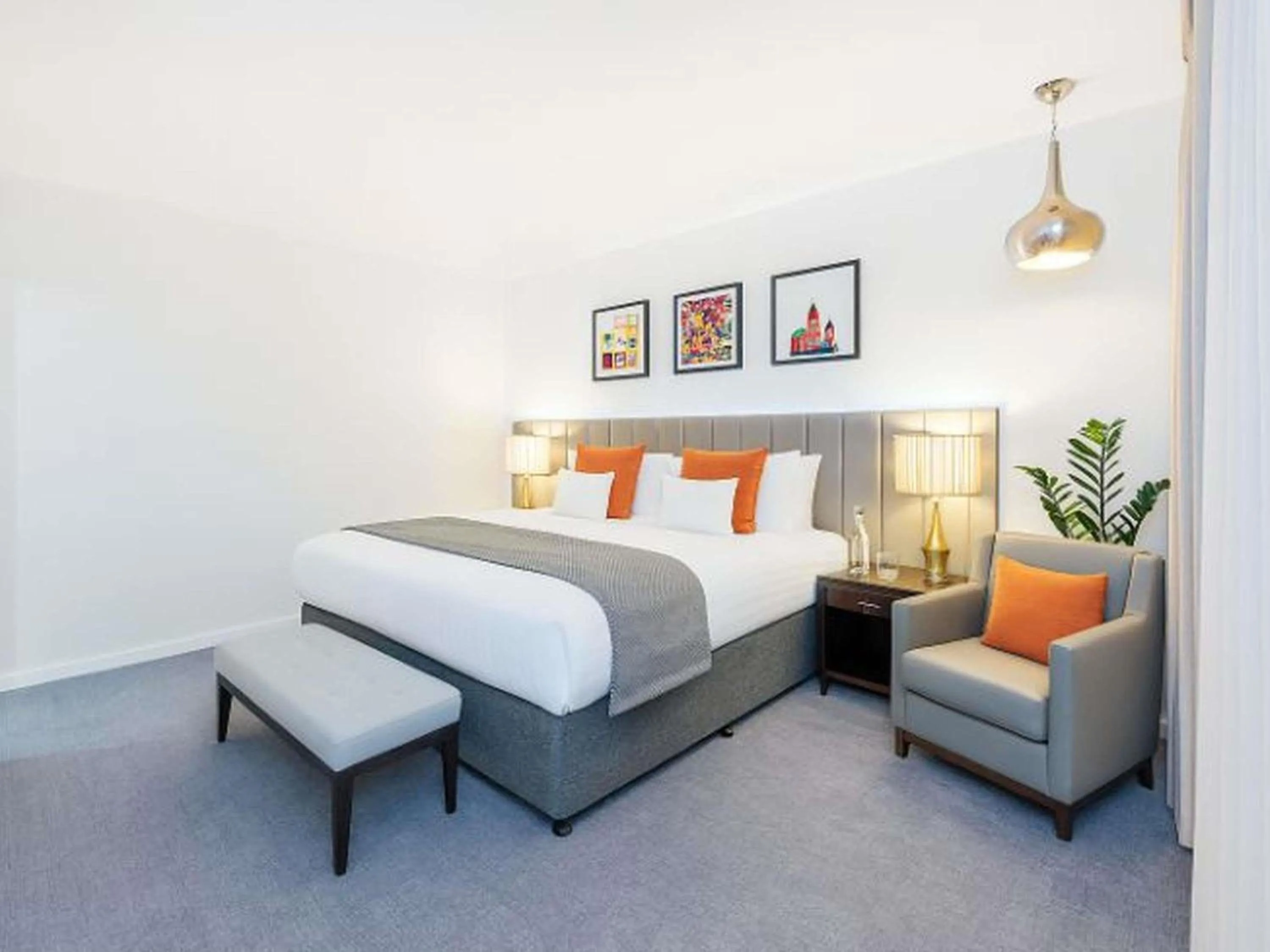 Property building, Bed in Mercure London Paddington Hotel