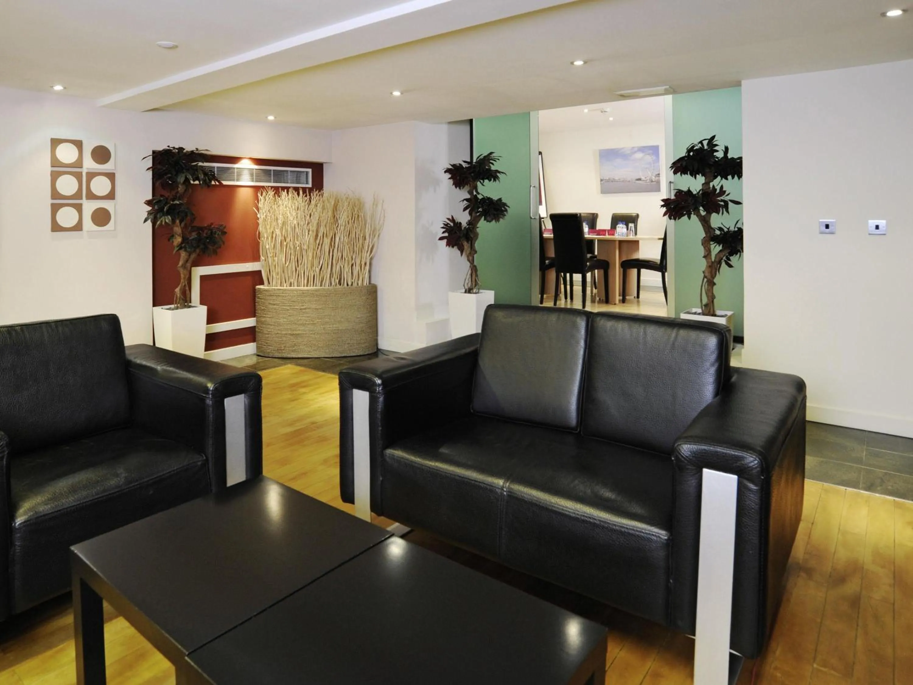 Lounge or bar in Mercure London Paddington Hotel