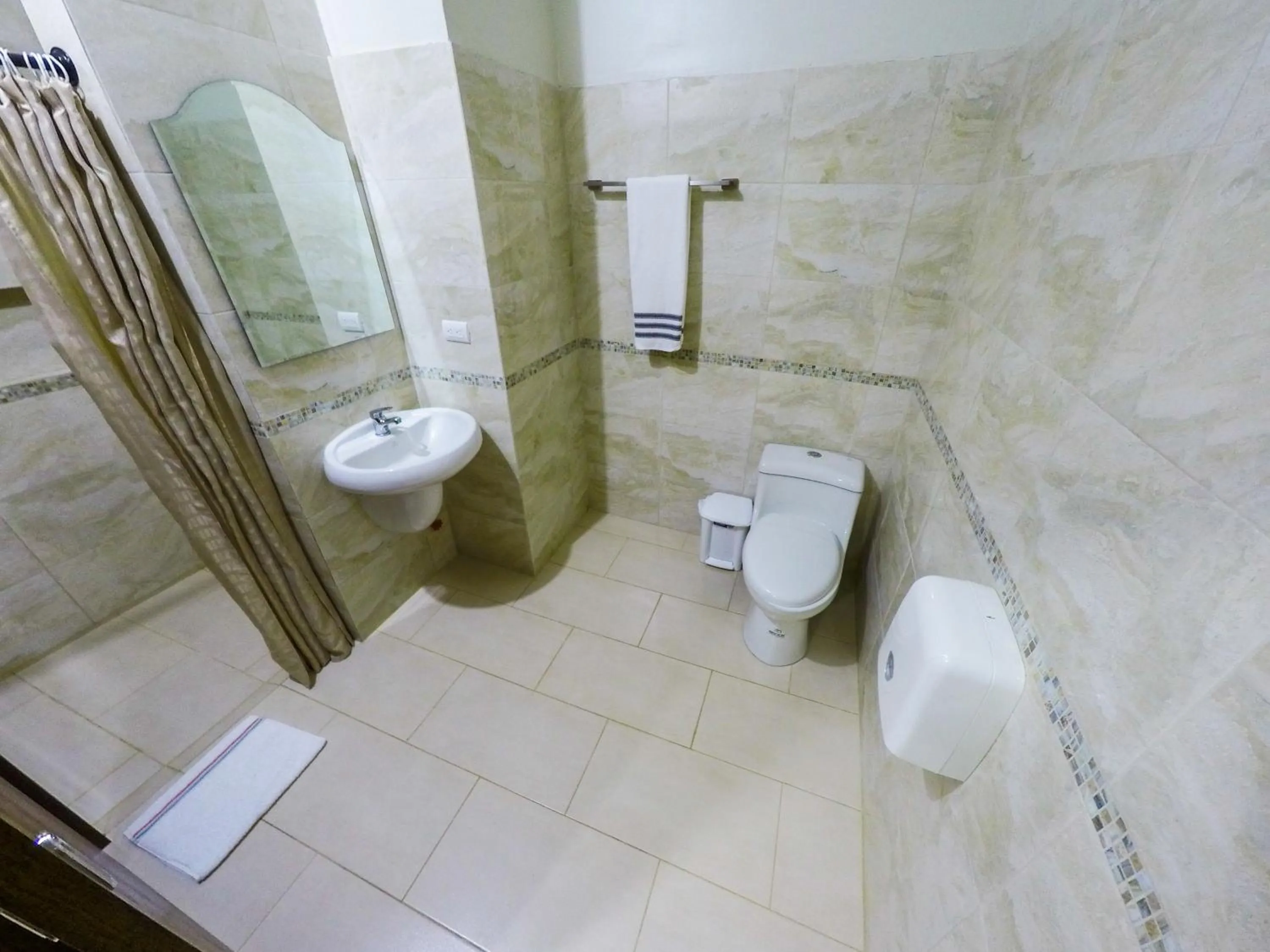 Bathroom in DC Suites Aeropuerto