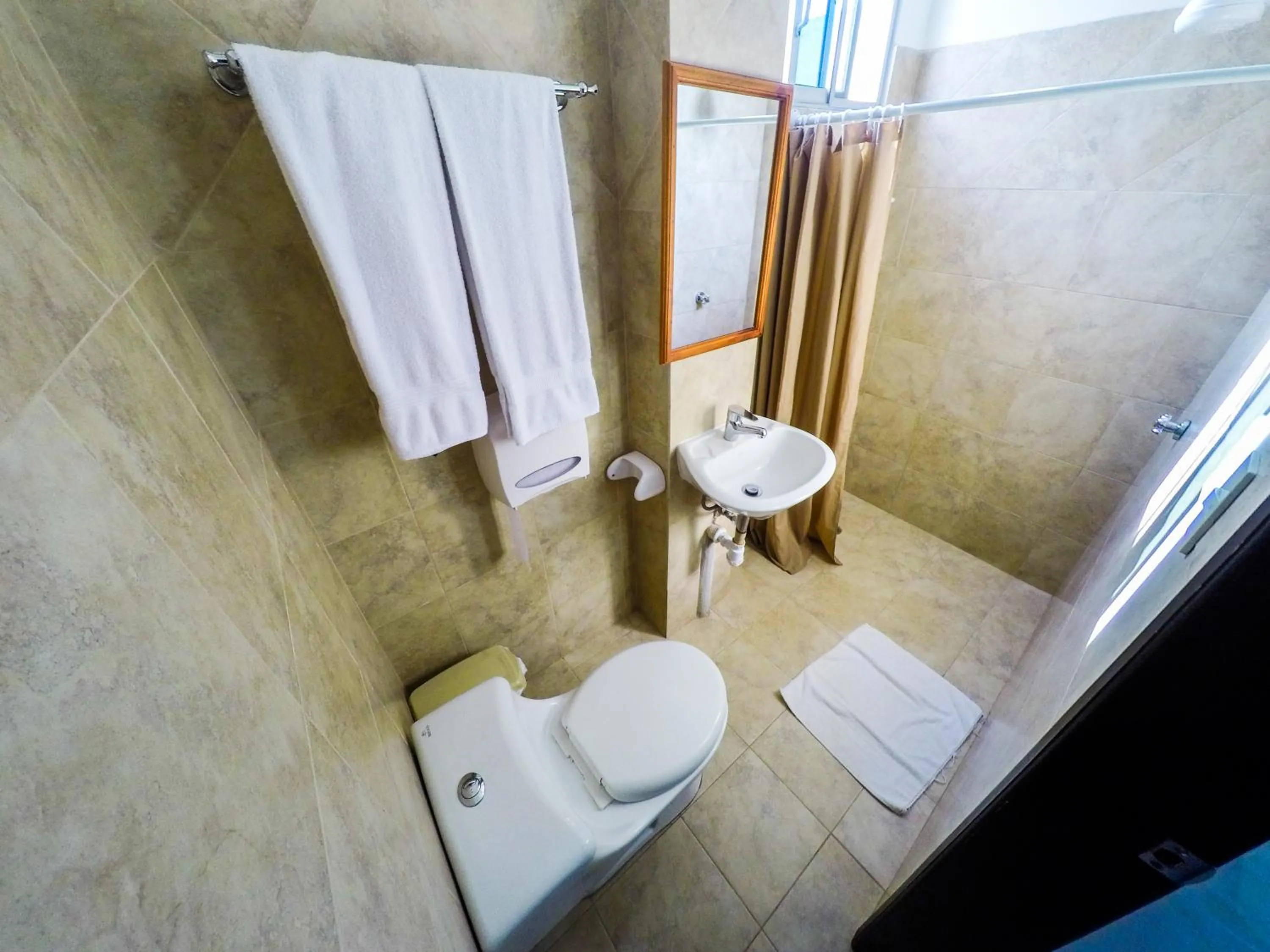 Bathroom in DC Suites Aeropuerto