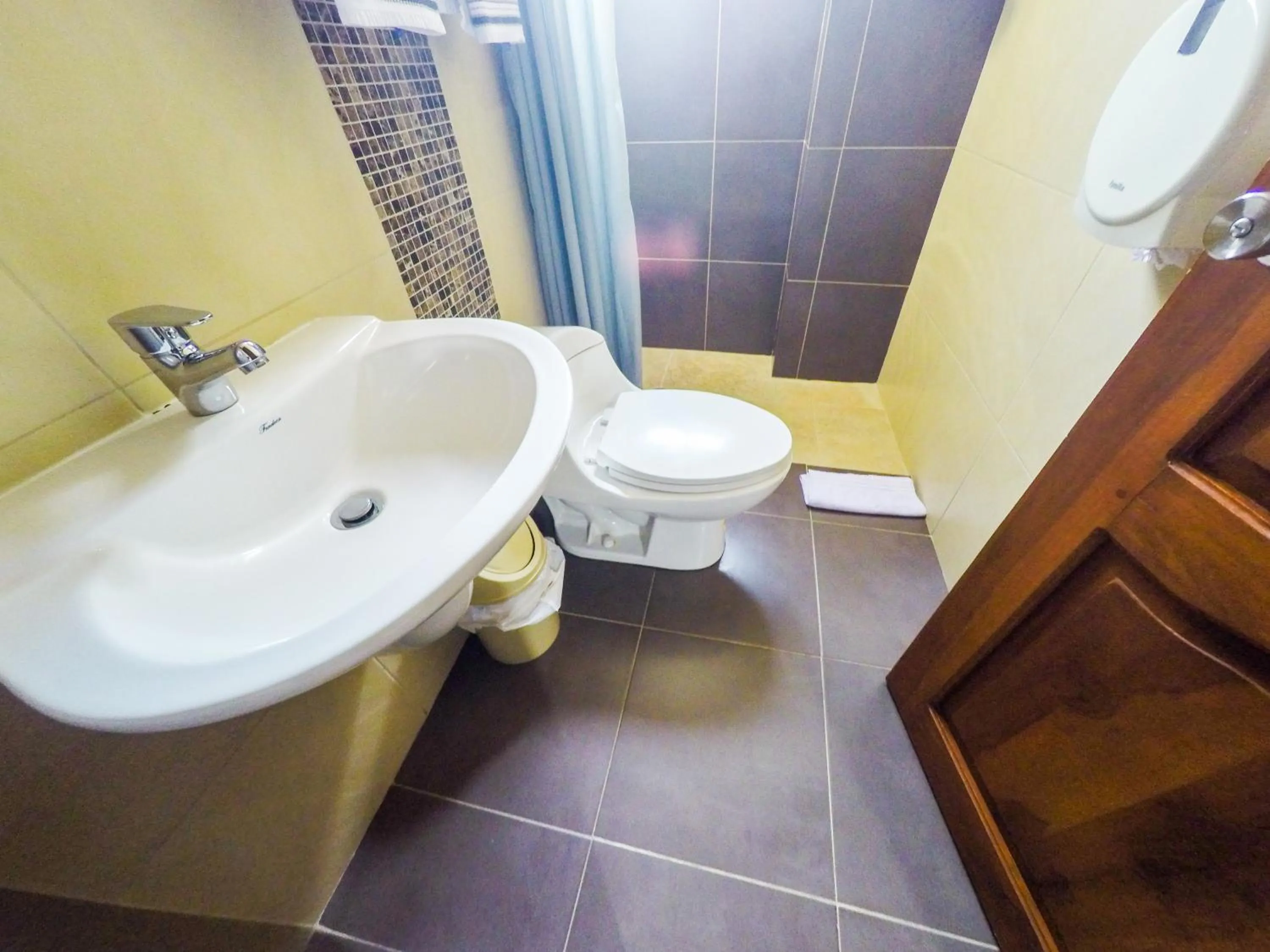 Bathroom in DC Suites Aeropuerto