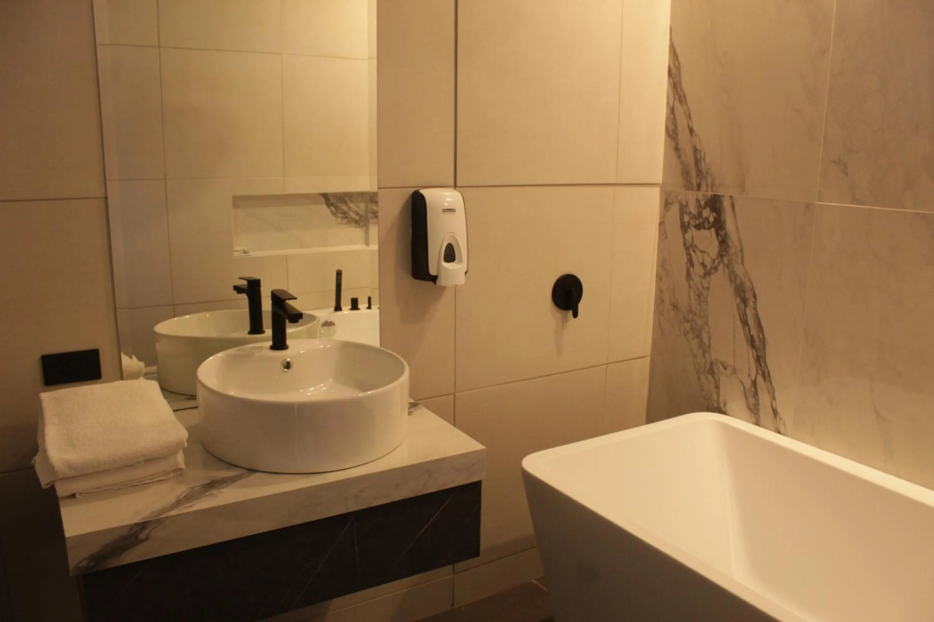 Bath in DC Suites Aeropuerto