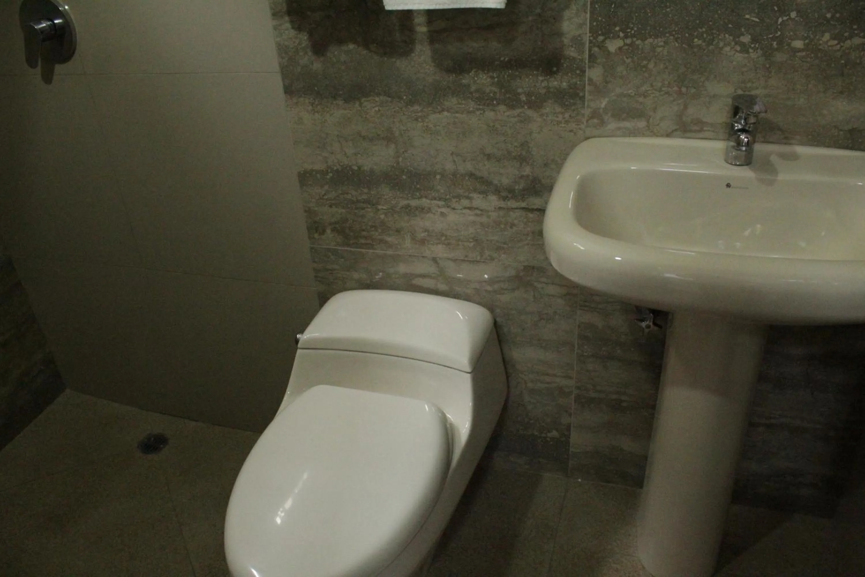 Bathroom in DC Suites Aeropuerto