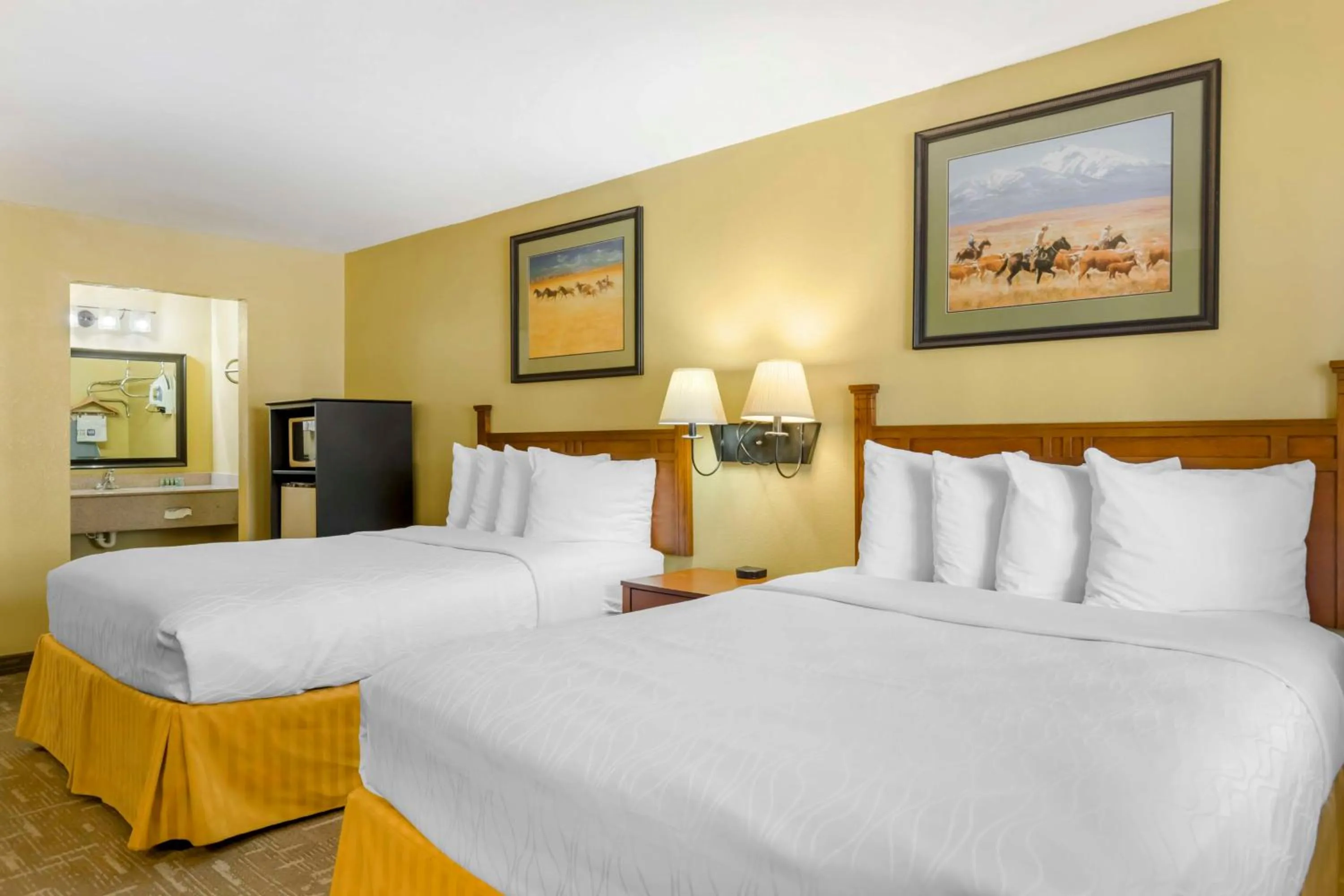 Bedroom, Bed in Best Western Executive Inn