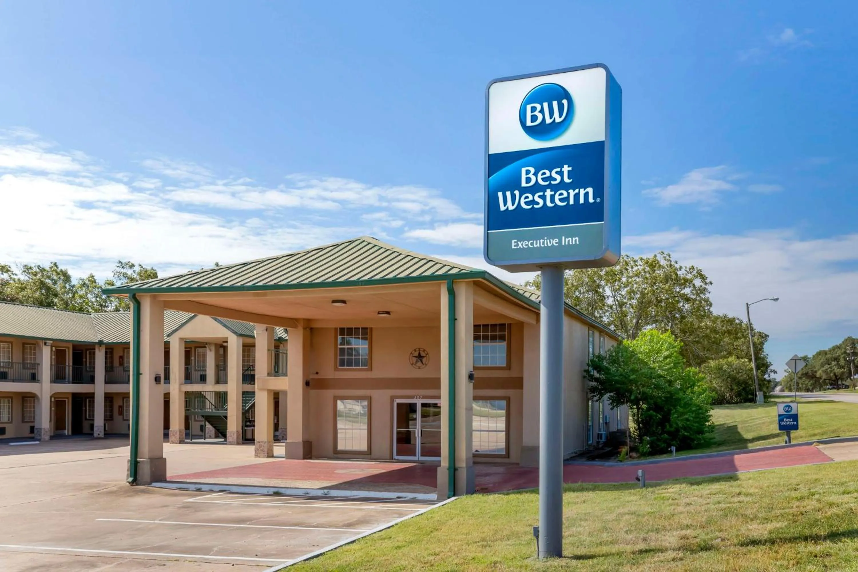 Property building in Best Western Executive Inn