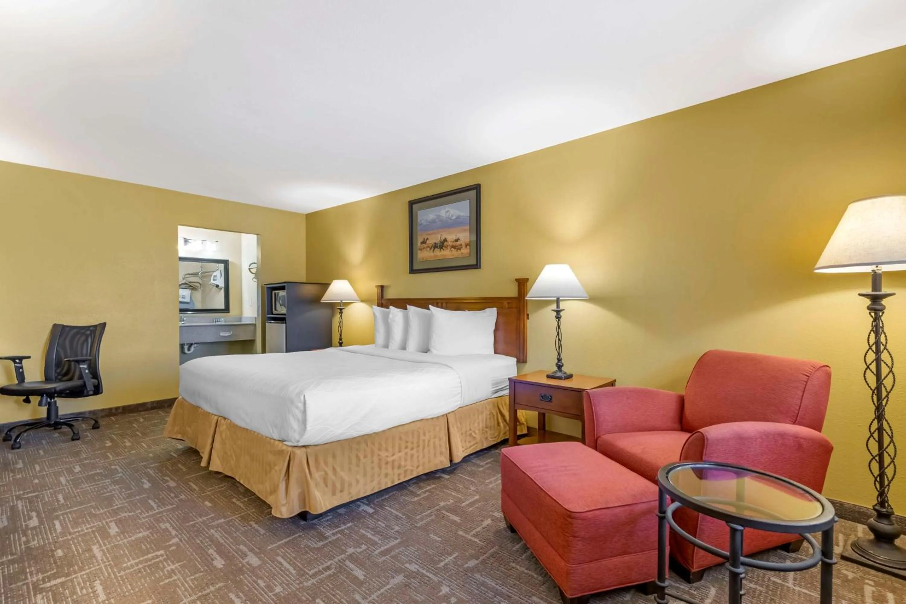 Bedroom, Bed in Best Western Executive Inn