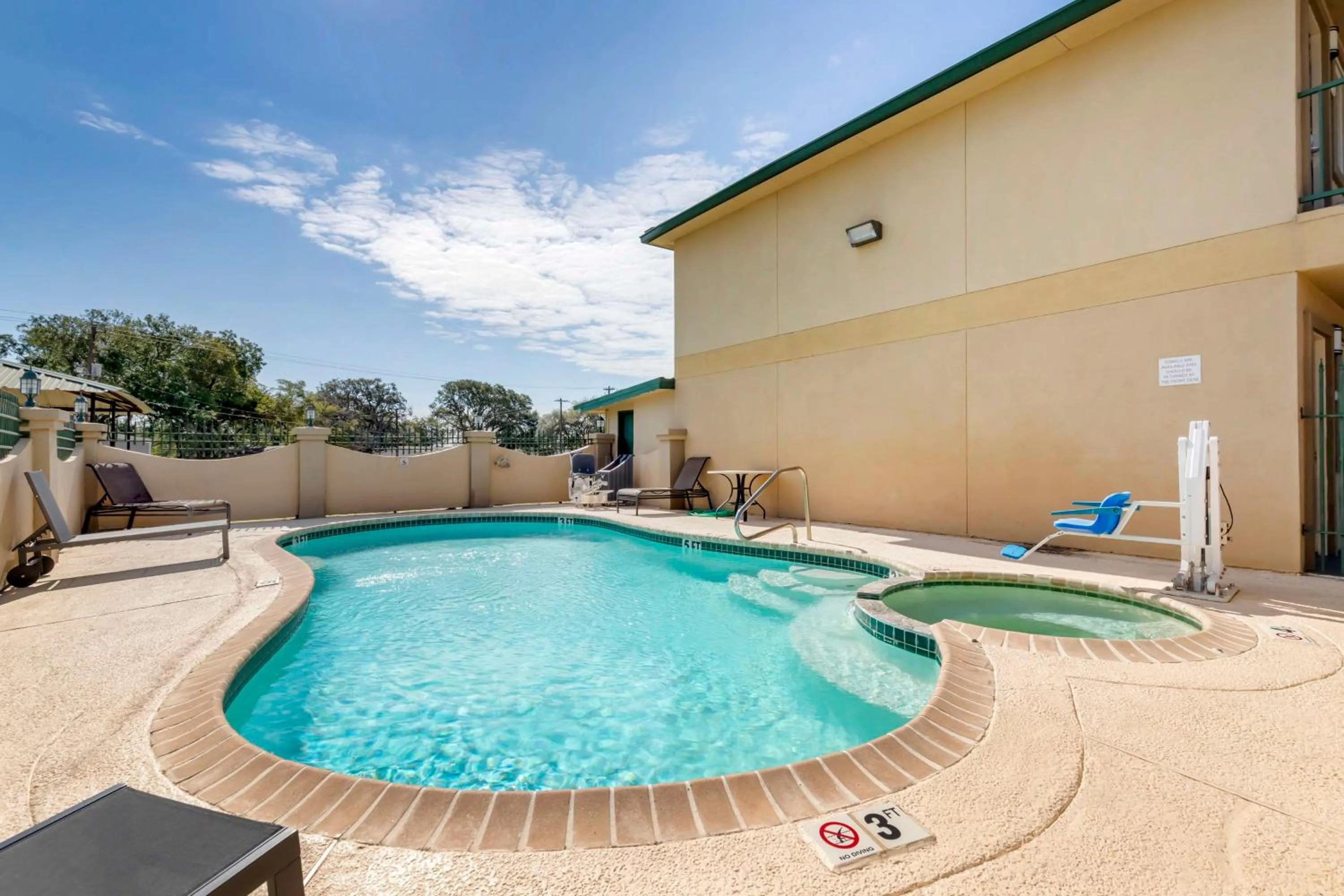 Pool view in Best Western Executive Inn