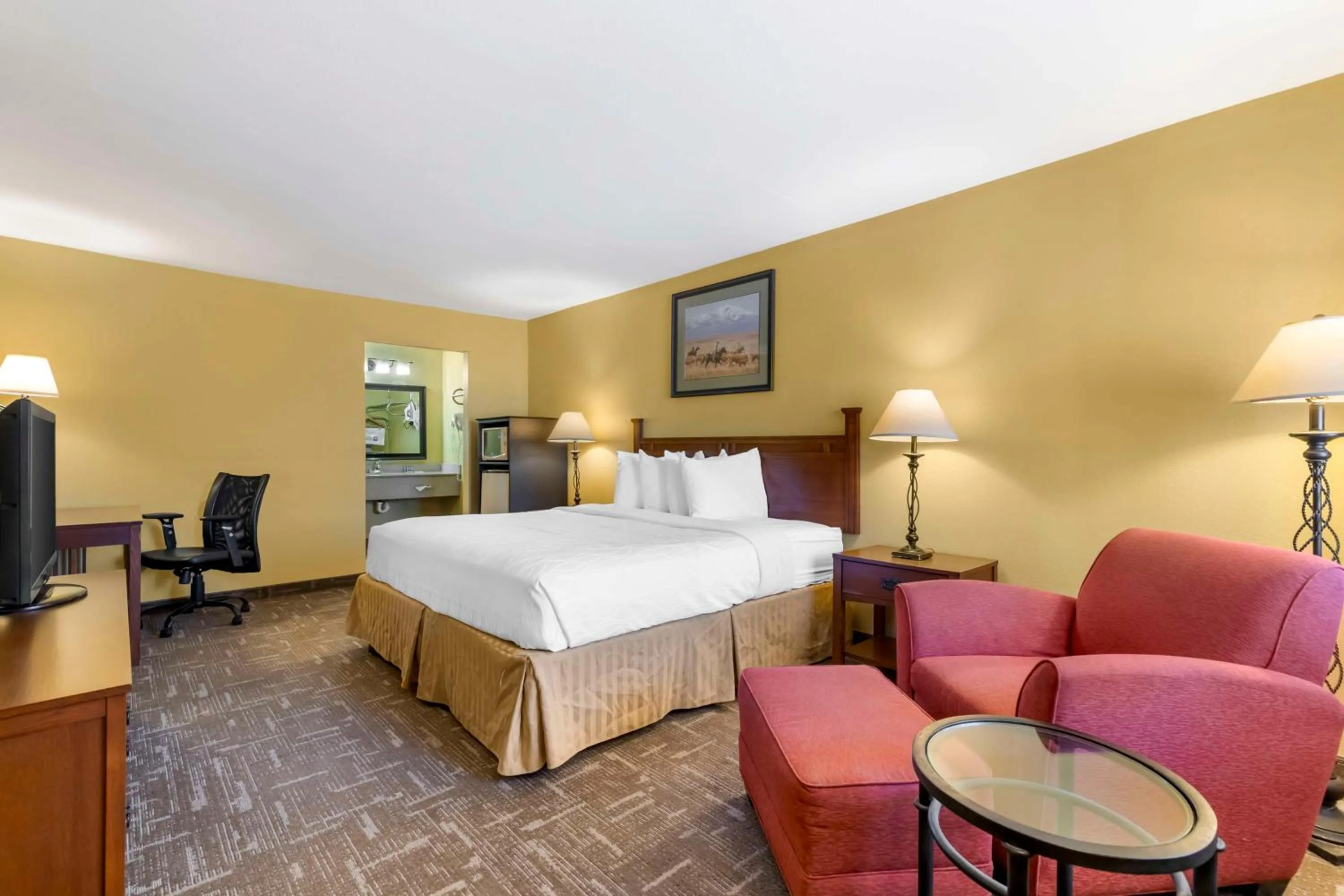 Bedroom, Bed in Best Western Executive Inn