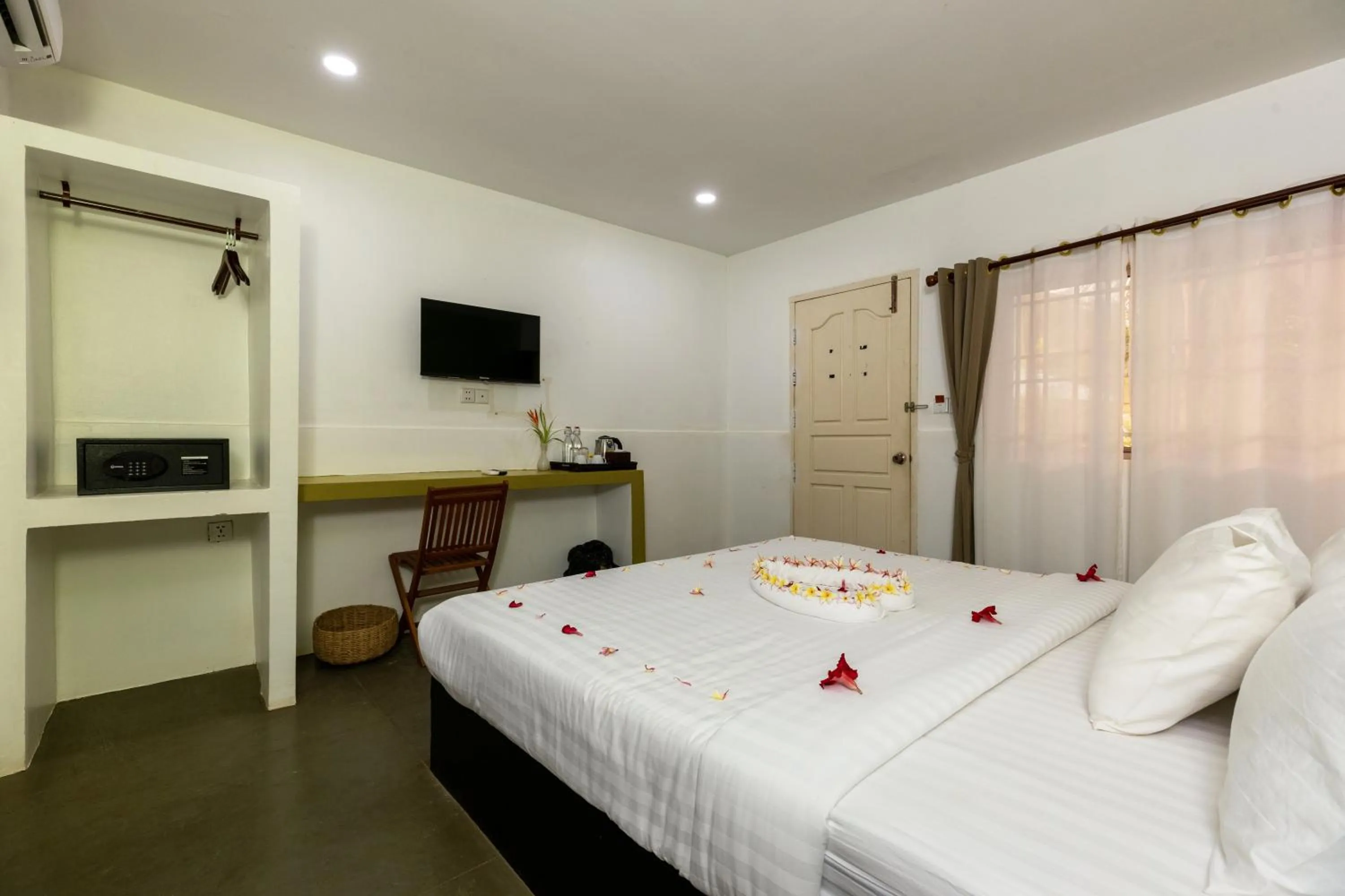 Bedroom, Bed in Green BOUTiQUE