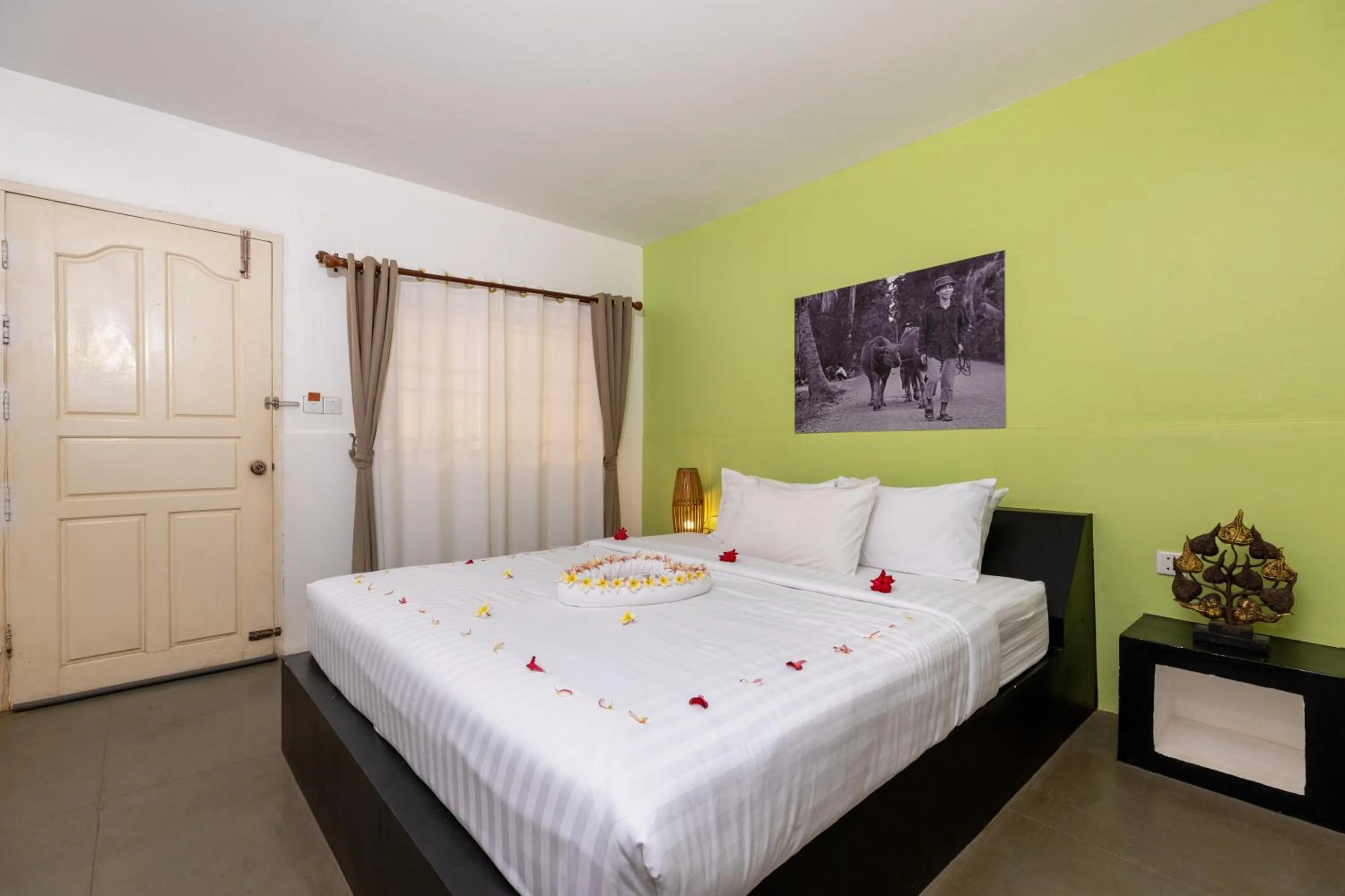 Bed in Green BOUTiQUE