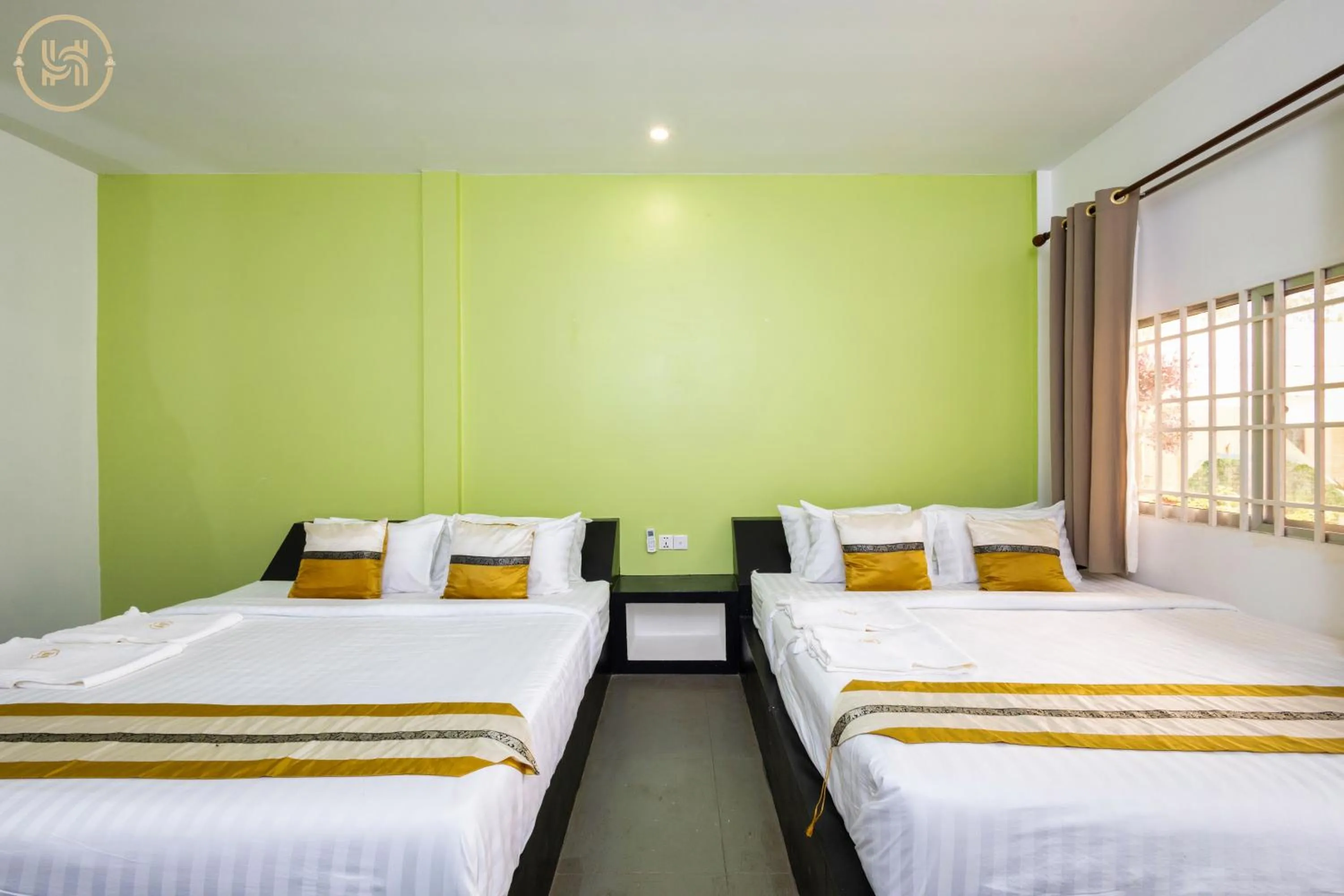 Bed in Green BOUTiQUE