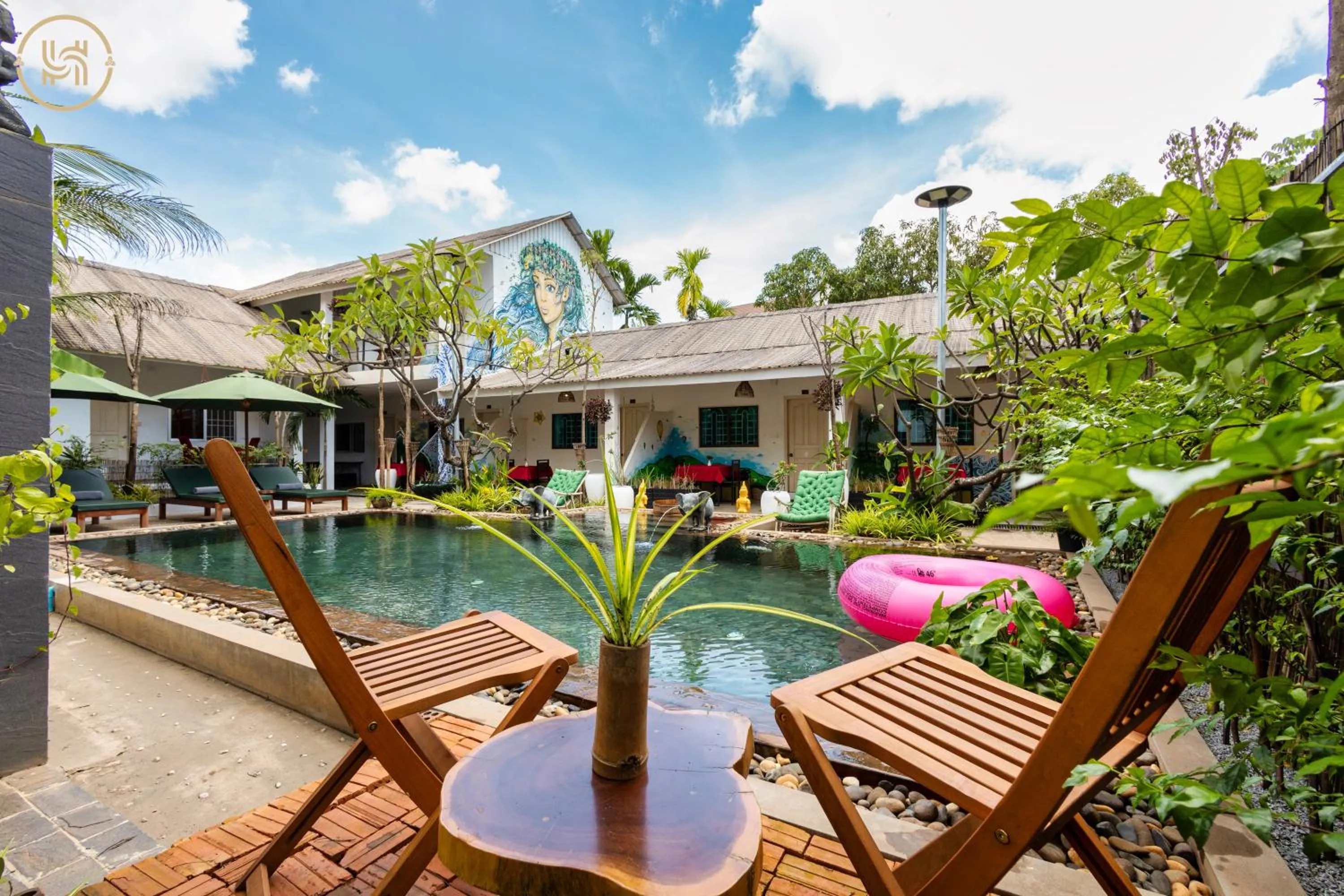 Swimming pool in Green BOUTiQUE