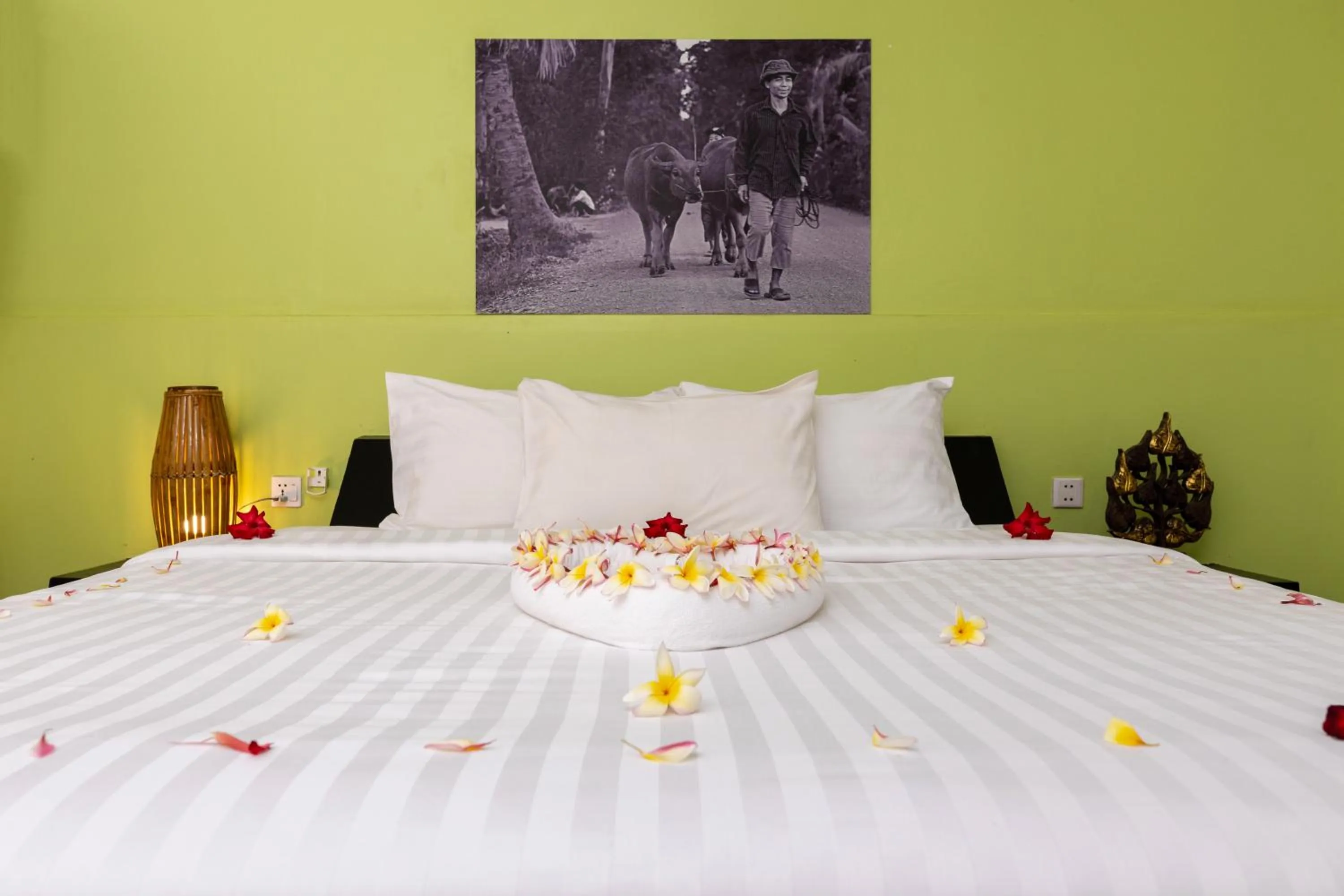 Bed in Green BOUTiQUE