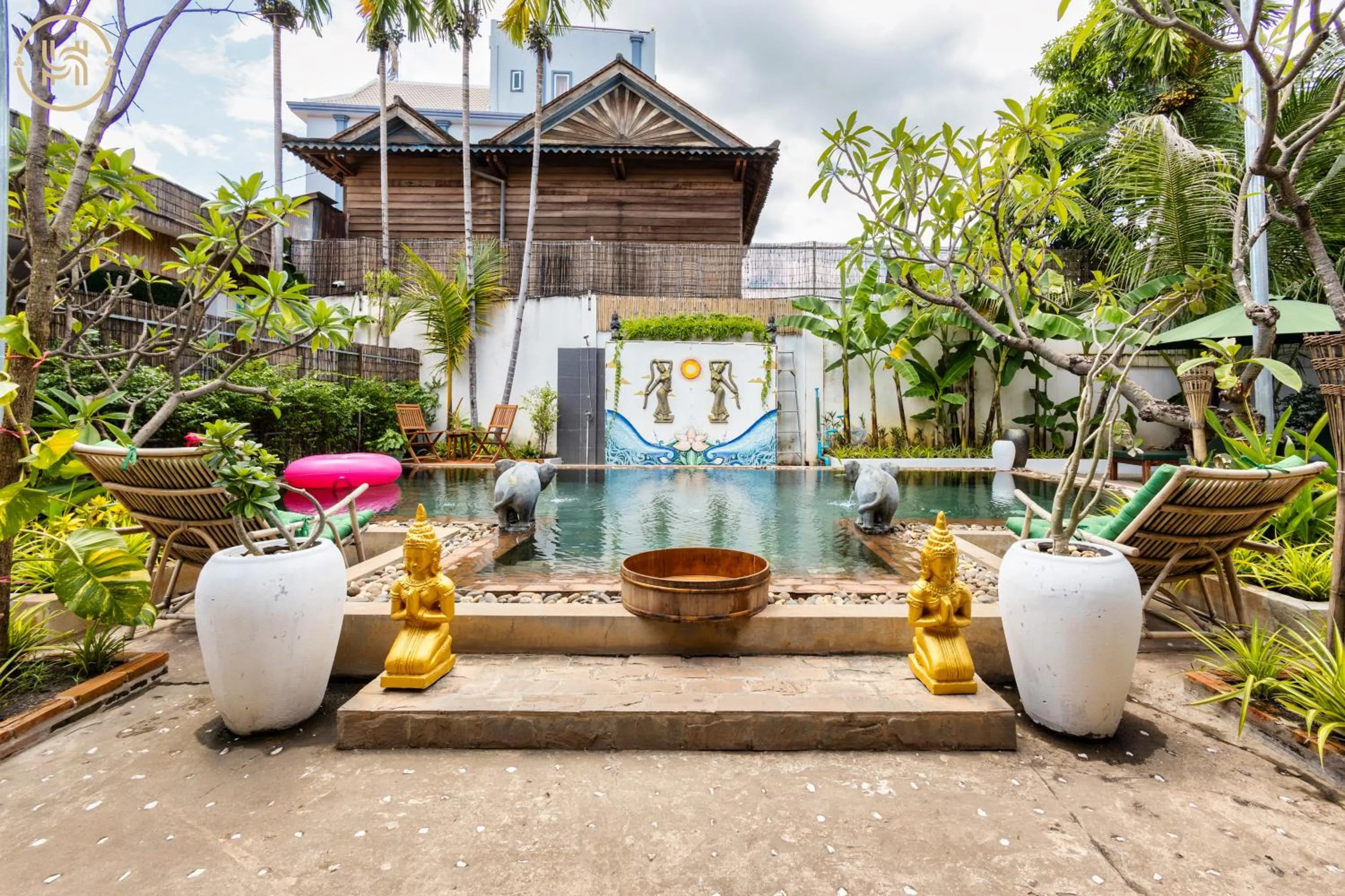 Swimming pool in Green BOUTiQUE