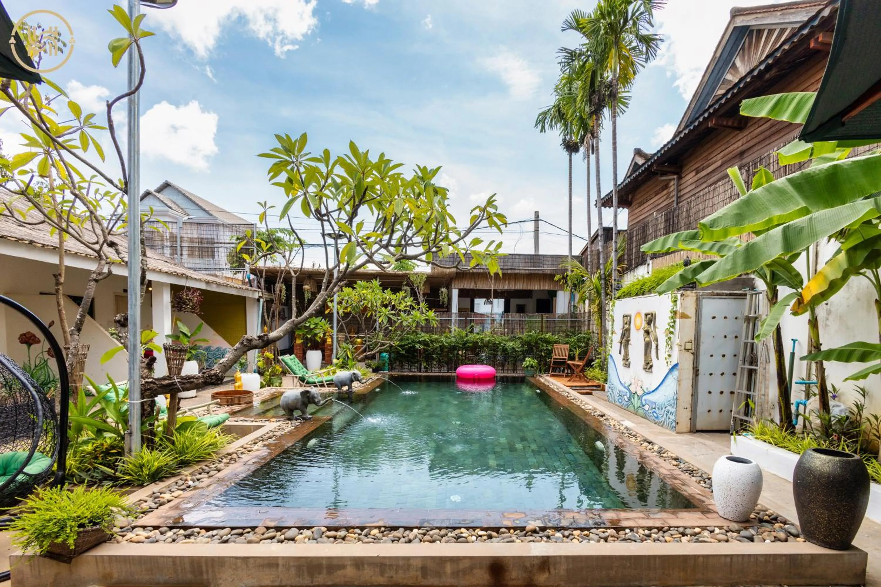 Property building in Green BOUTiQUE