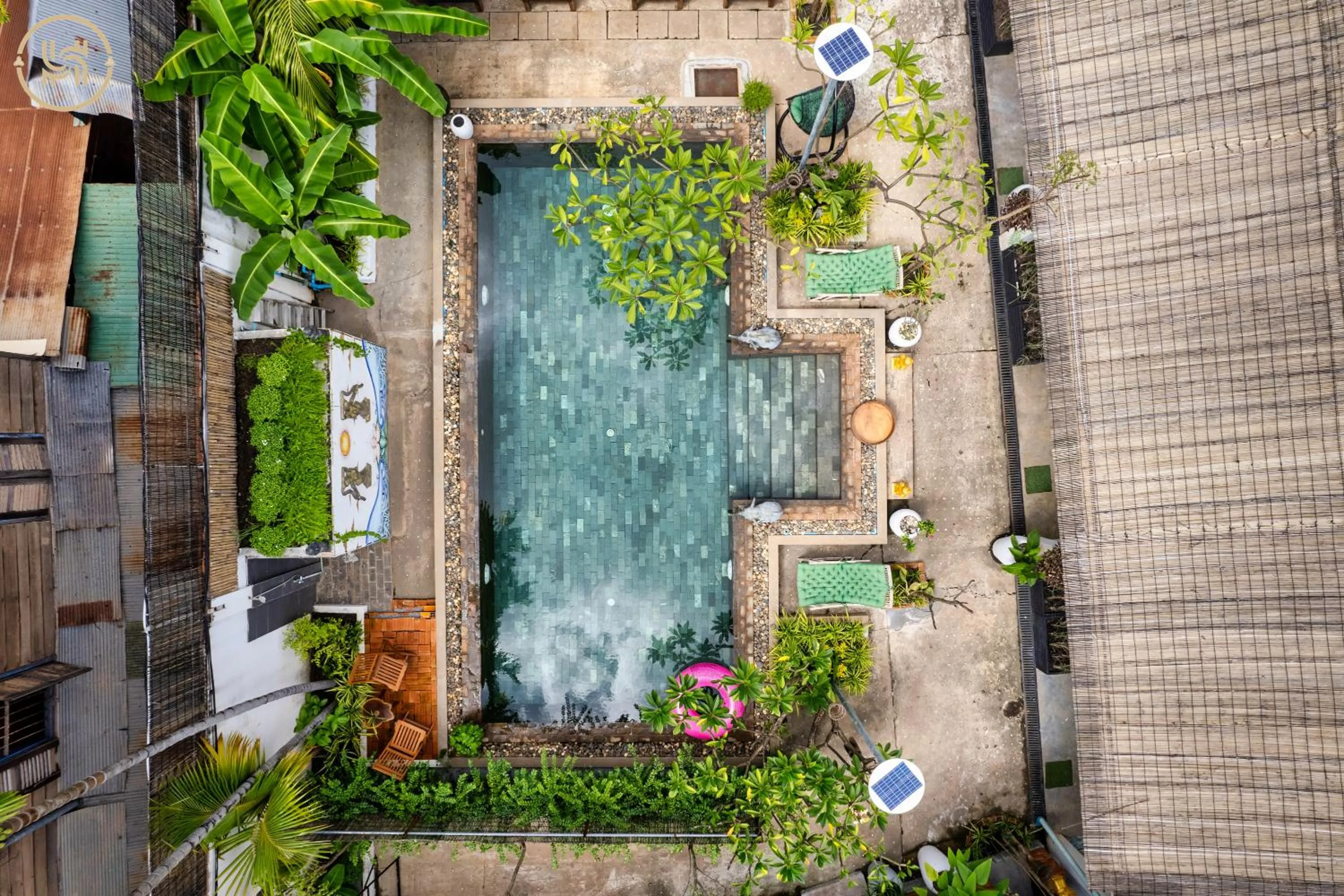 Swimming pool in Green BOUTiQUE