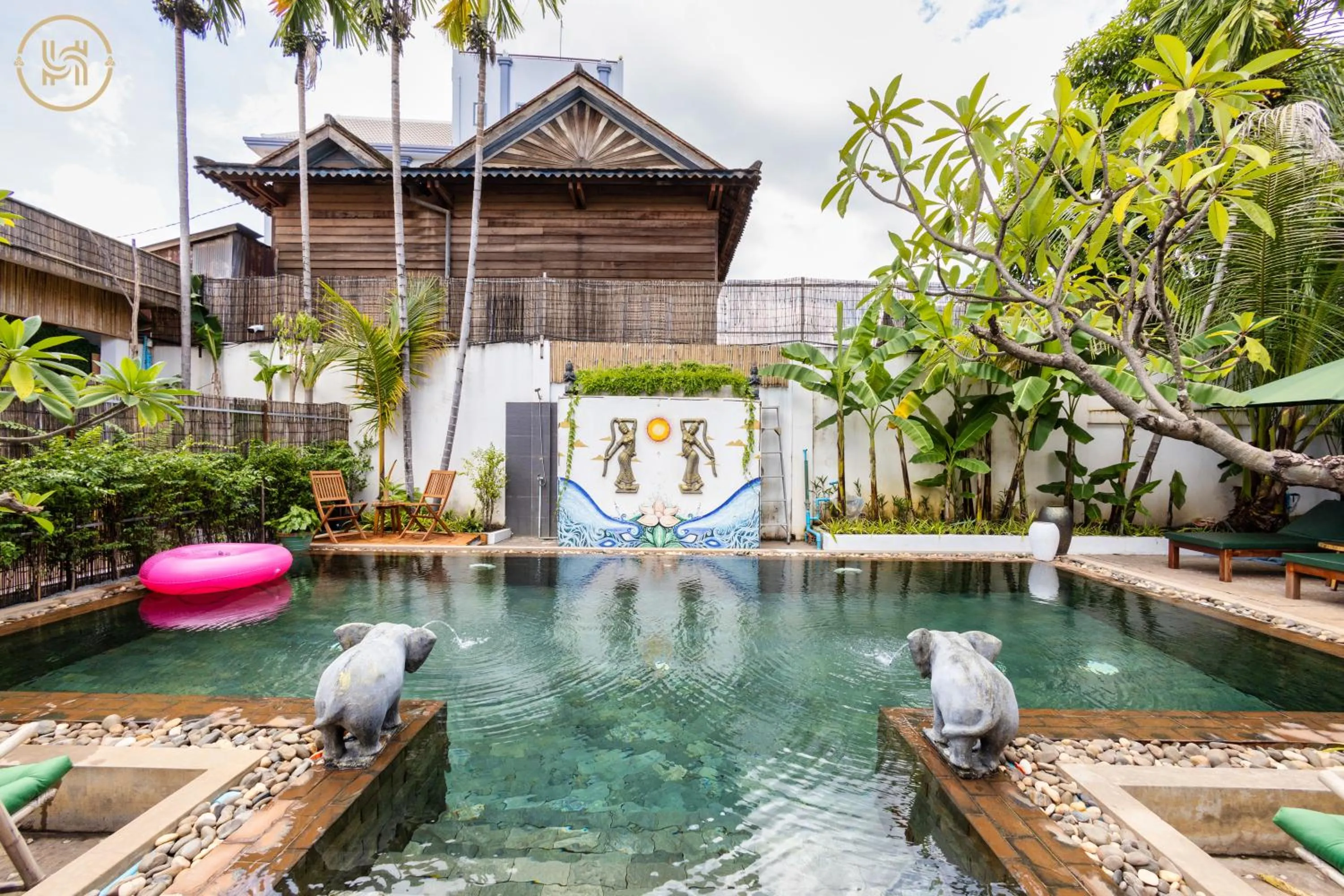 Swimming pool in Green BOUTiQUE