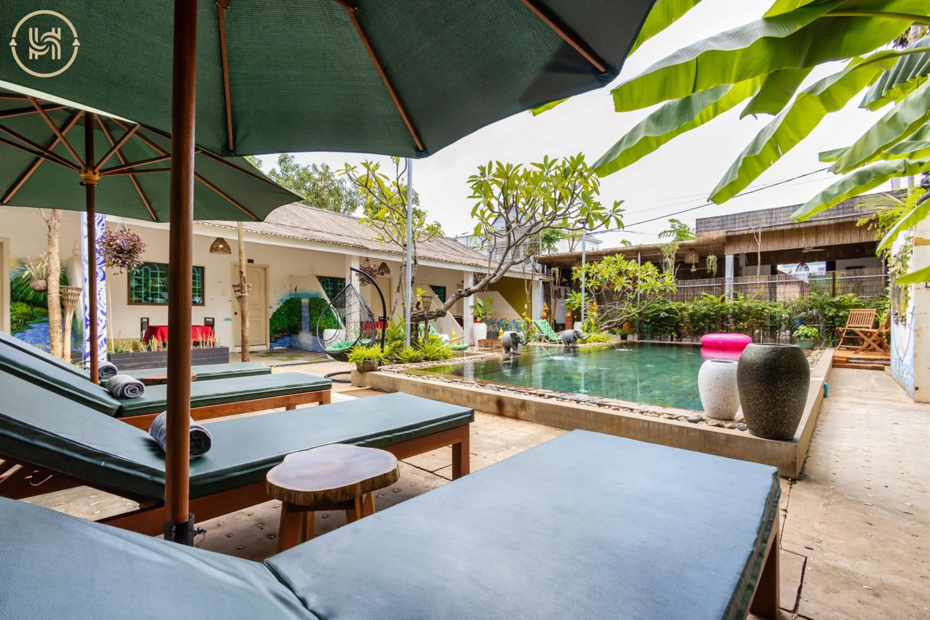 Swimming pool in Green BOUTiQUE