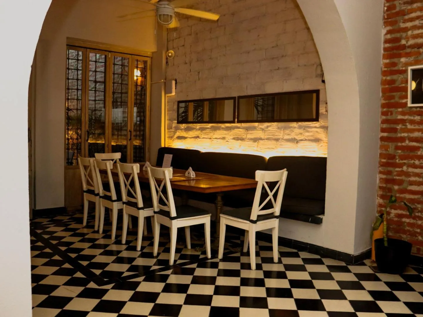 Dining area in Casa Charlotte - Alma Hotels