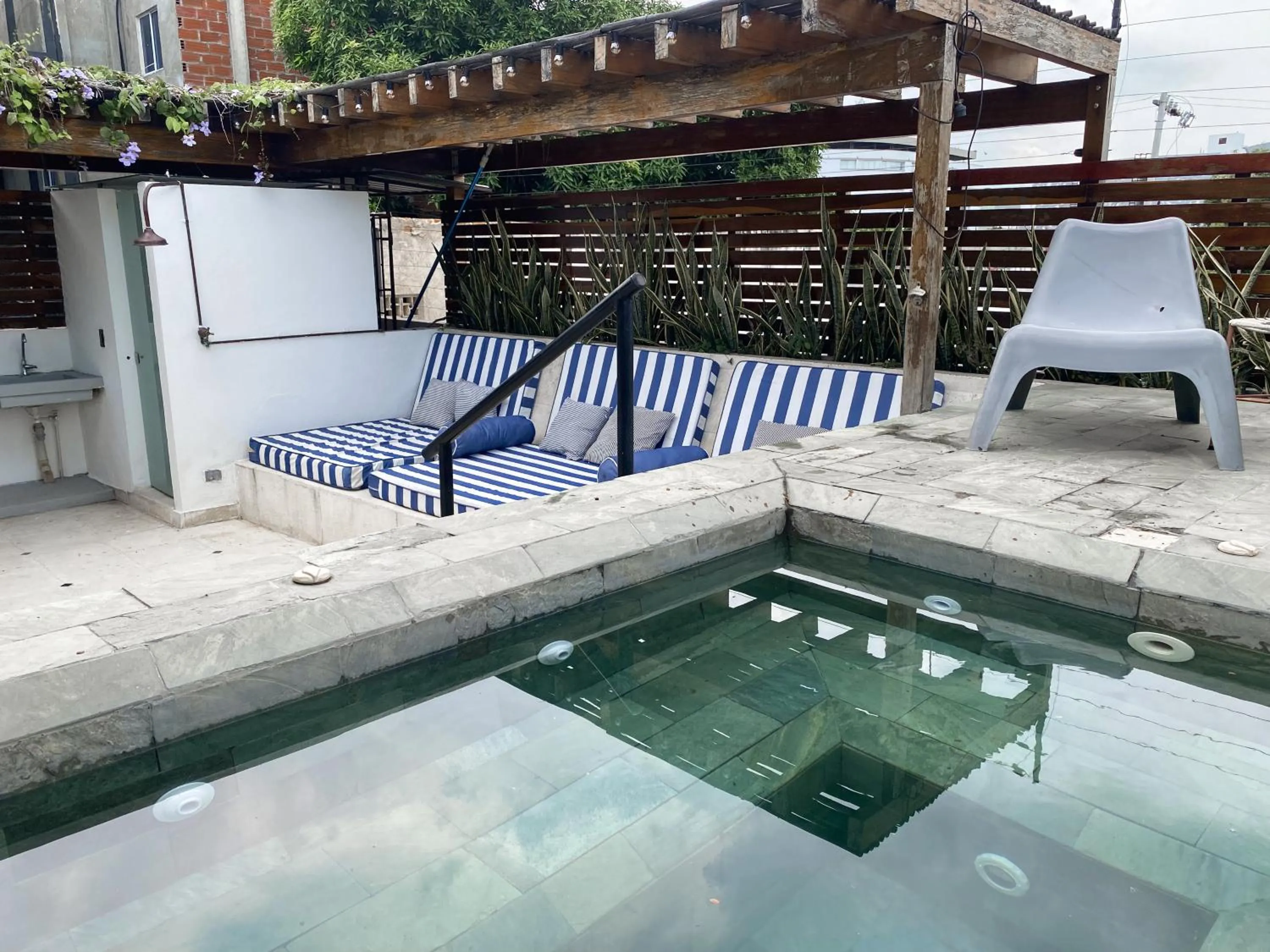 Swimming pool in Casa Charlotte - Alma Hotels