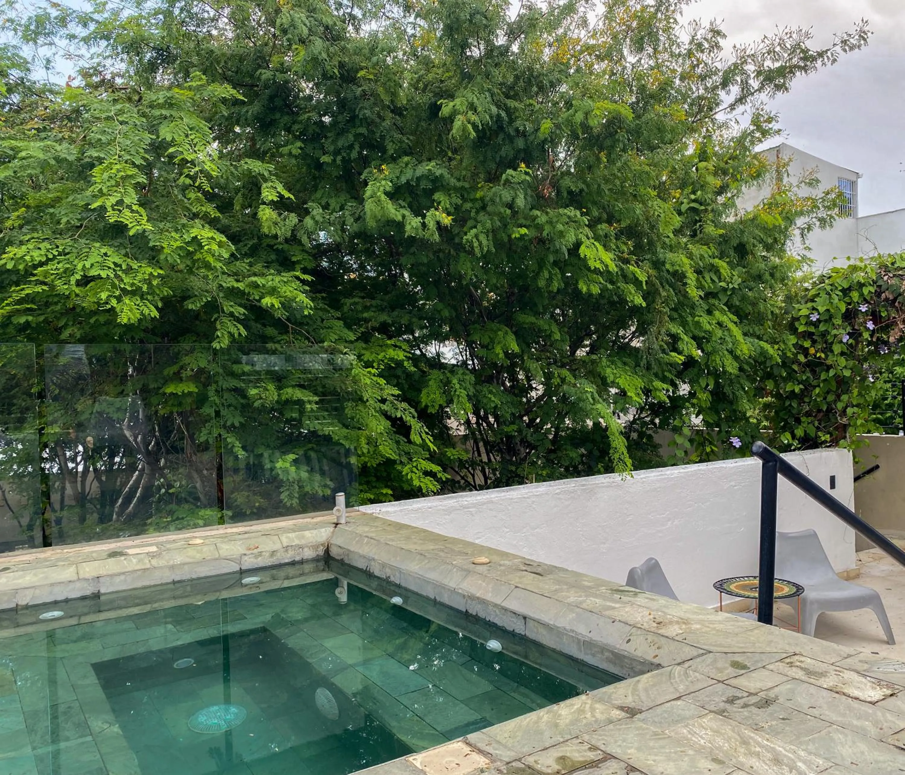 Swimming pool in Casa Charlotte - Alma Hotels