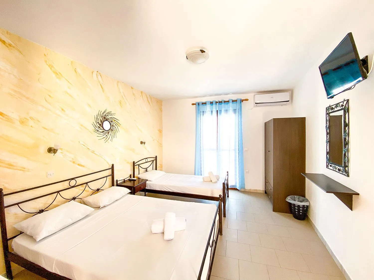 TV and multimedia, Bed in Villa Dima